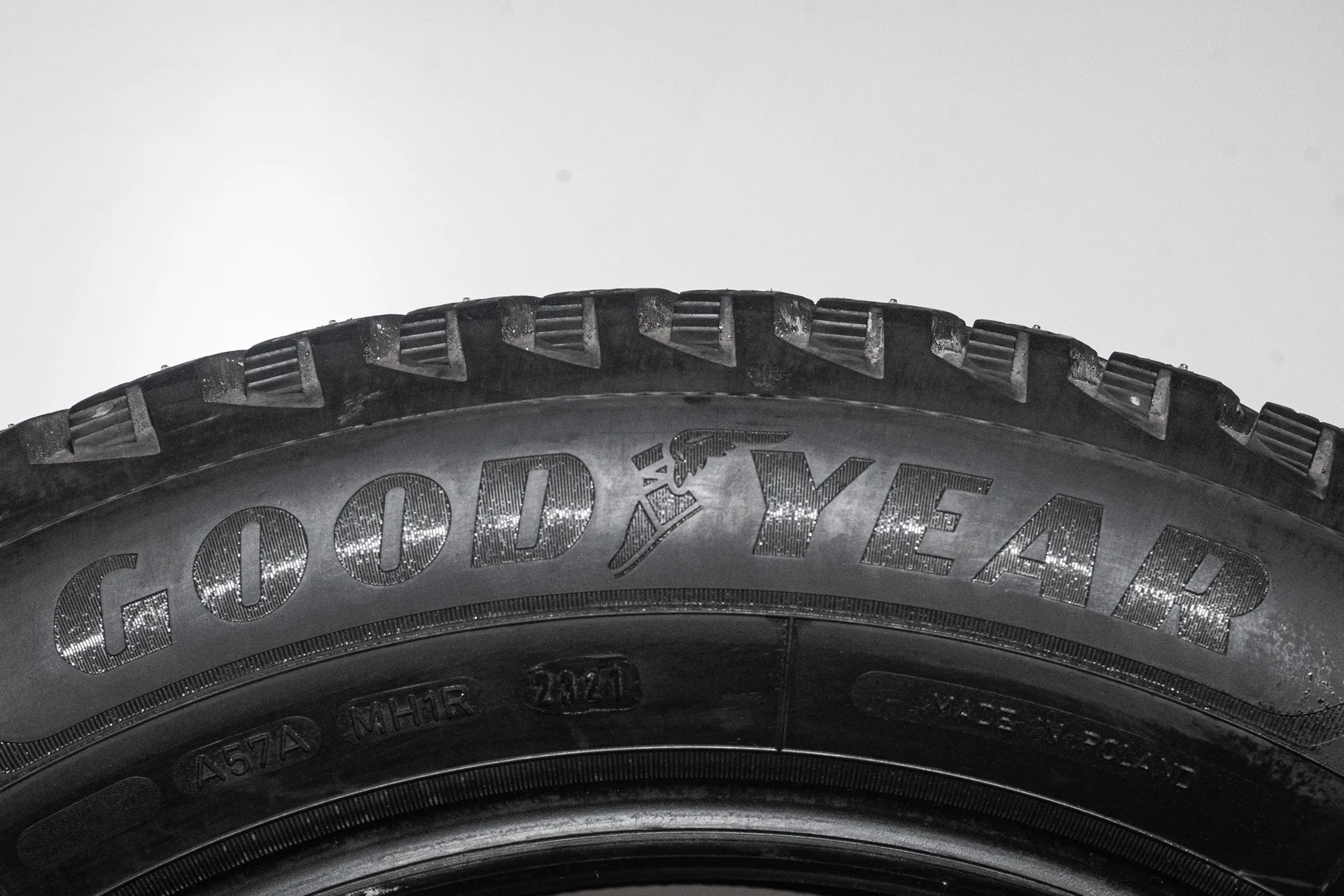 Goodyear UltraGrip Arctic 2 235/55 R17 103T - миниатюра 6
