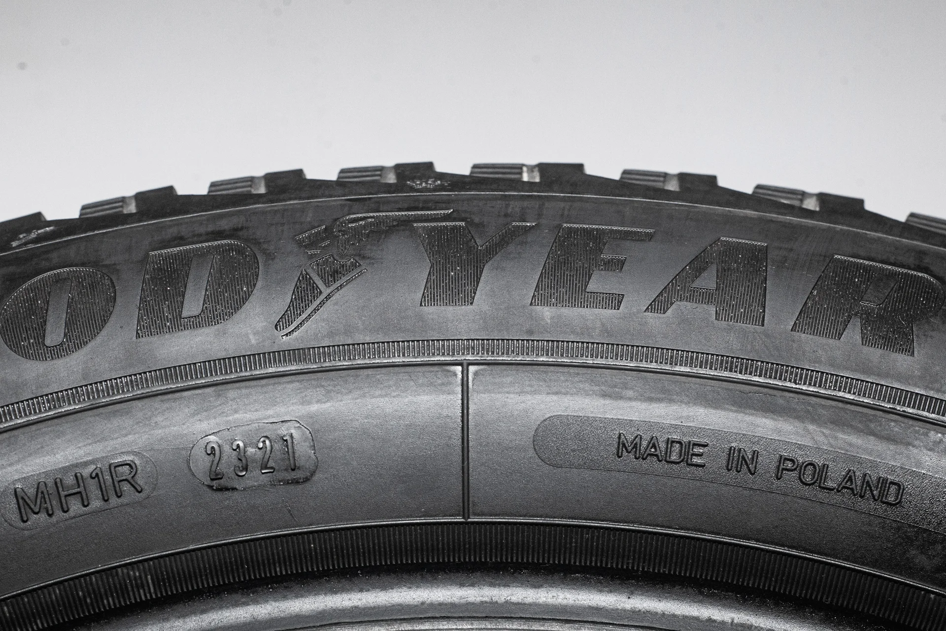 Goodyear UltraGrip Arctic 2 235/55 R17 103T - миниатюра 9