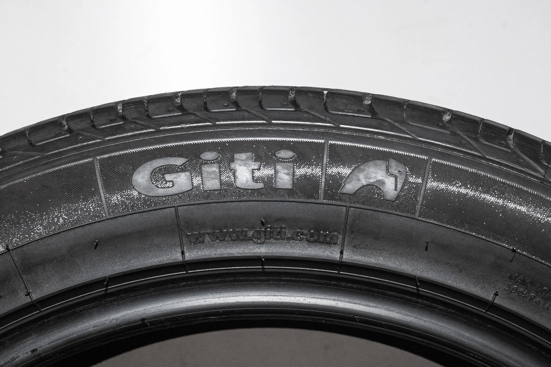 Giti GitiComfort 225 V1 235/50 R19 99V - миниатюра 6