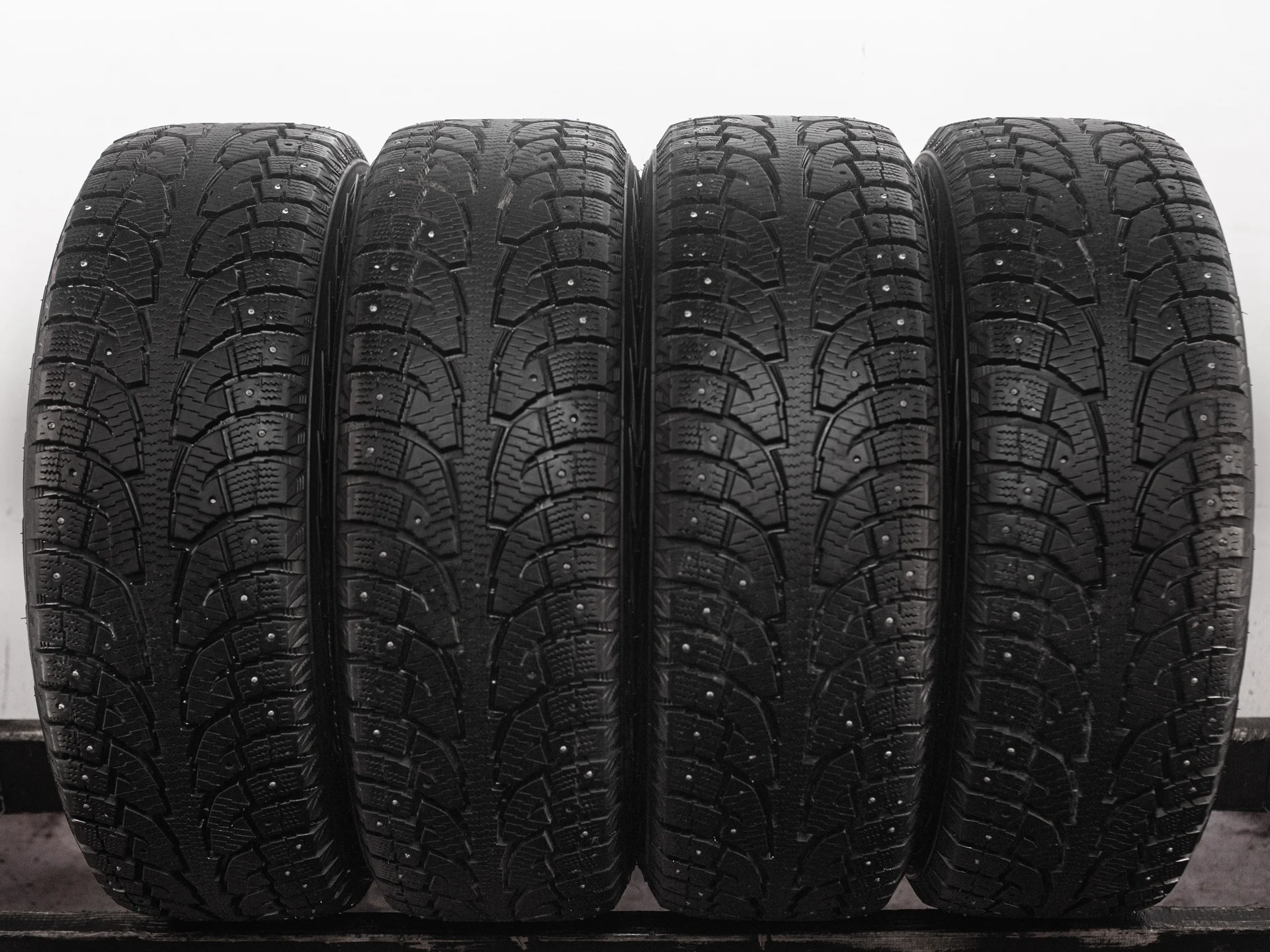 Hankook i*Pike RW11 225/55 R18 98T - изображение 1