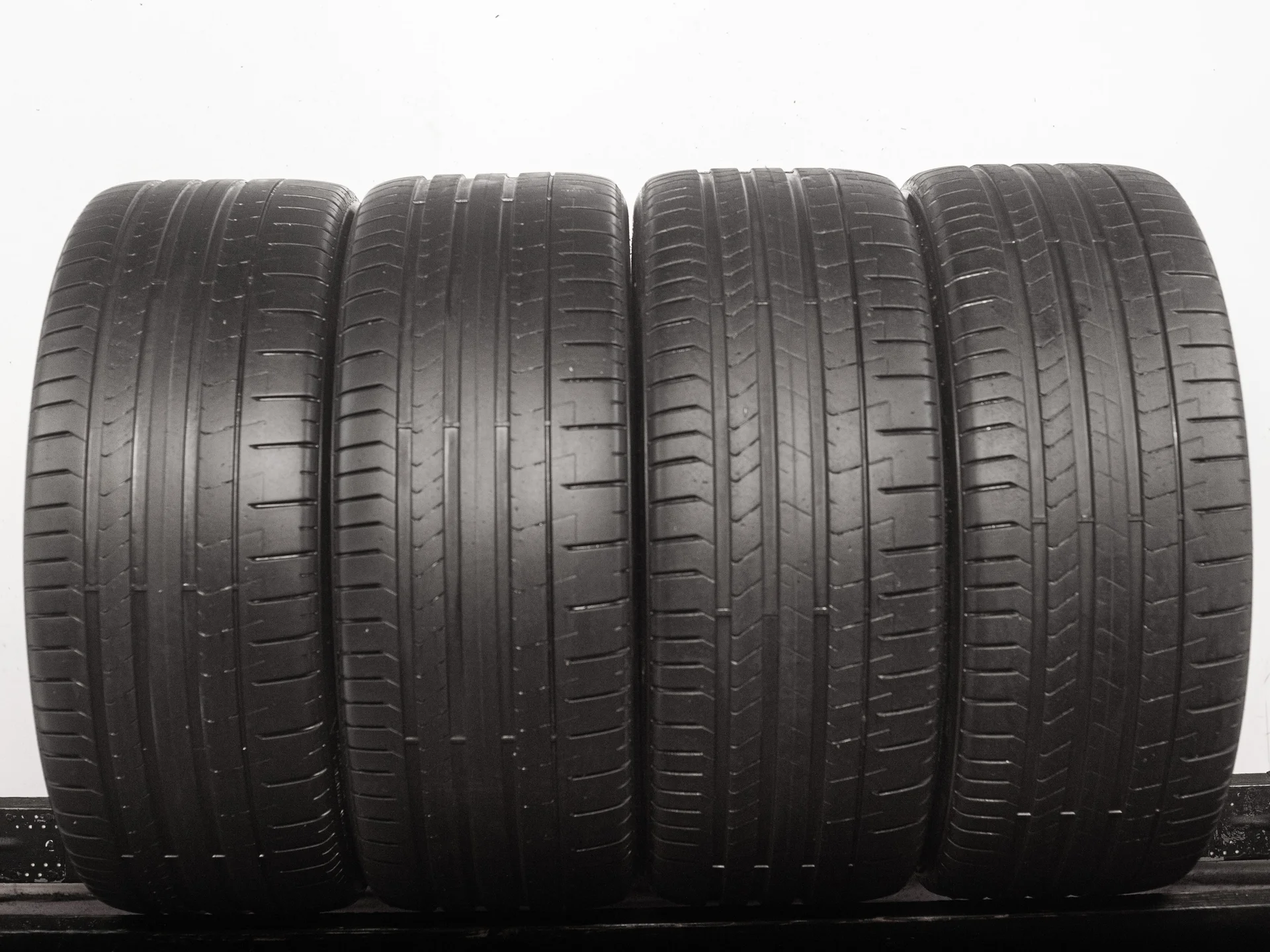 Pirelli P-Zero Elect 265/40 R22 106V XL - изображение 1