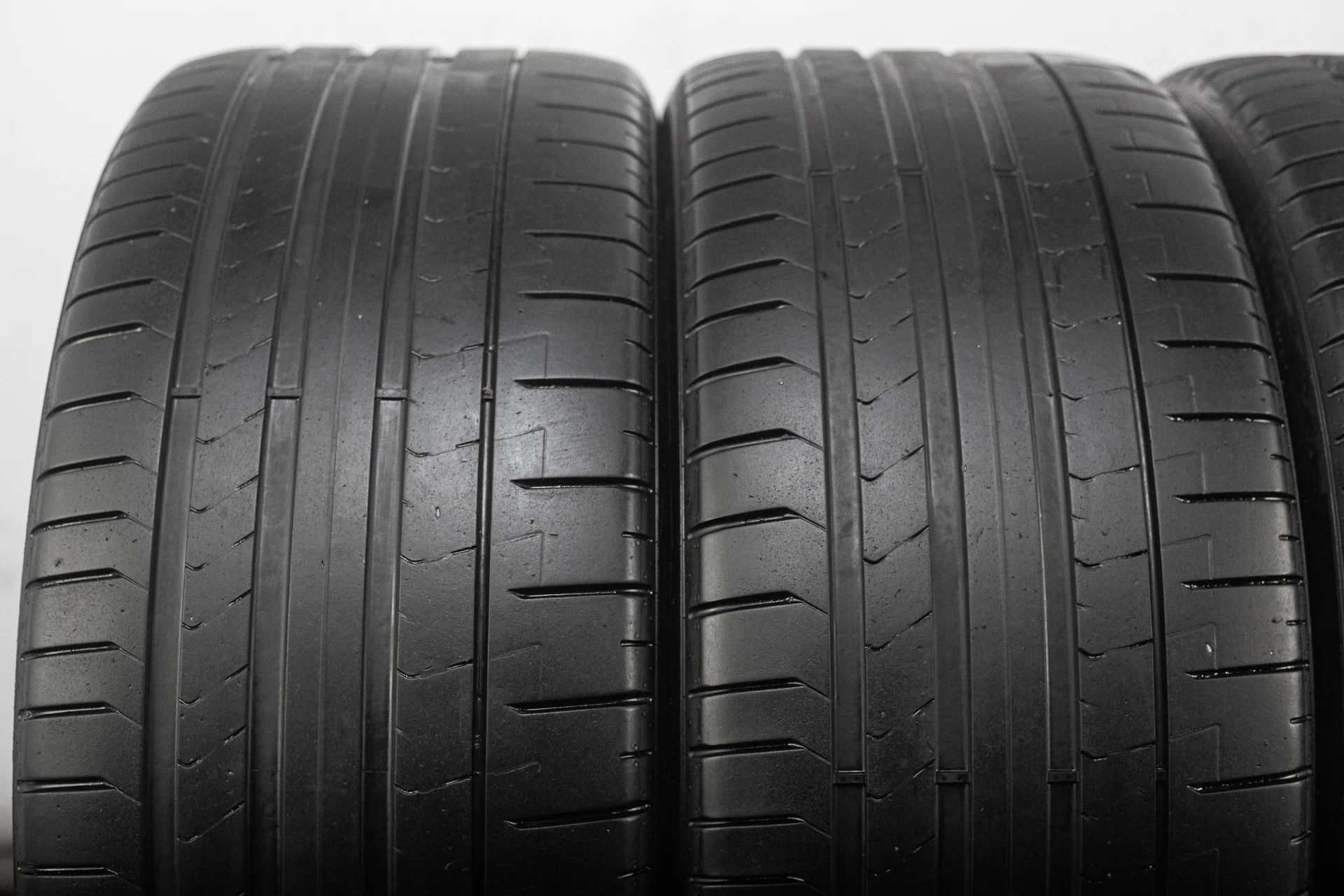 Pirelli P-Zero Elect 265/40 R22 106V XL - миниатюра 4