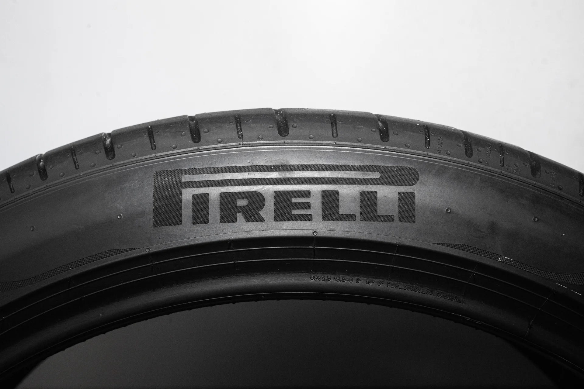 Pirelli P-Zero Elect 265/40 R22 106V XL - миниатюра 6
