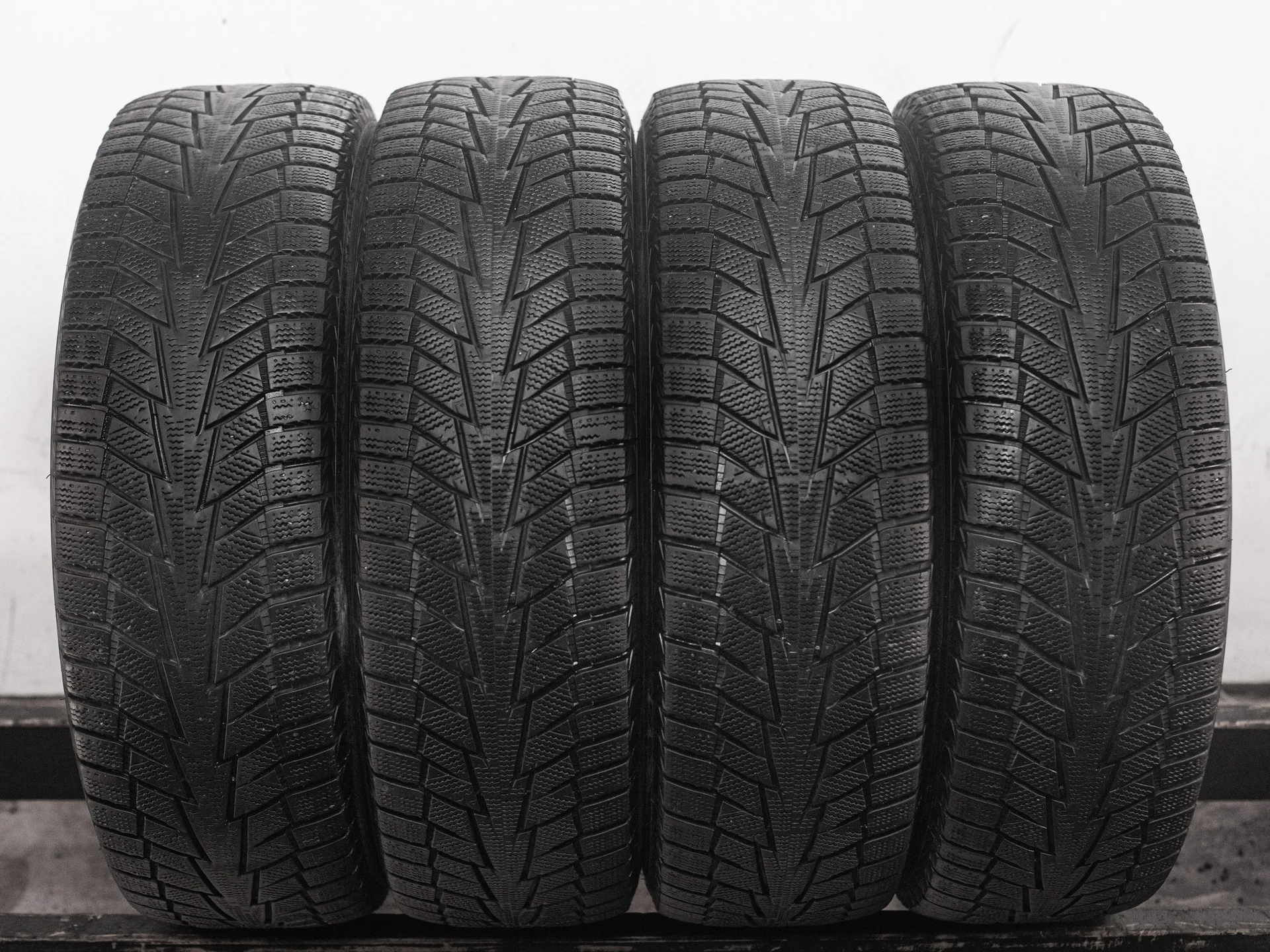 Hankook Winter I*Cept IZ2 215/65 R17 99T - изображение 1