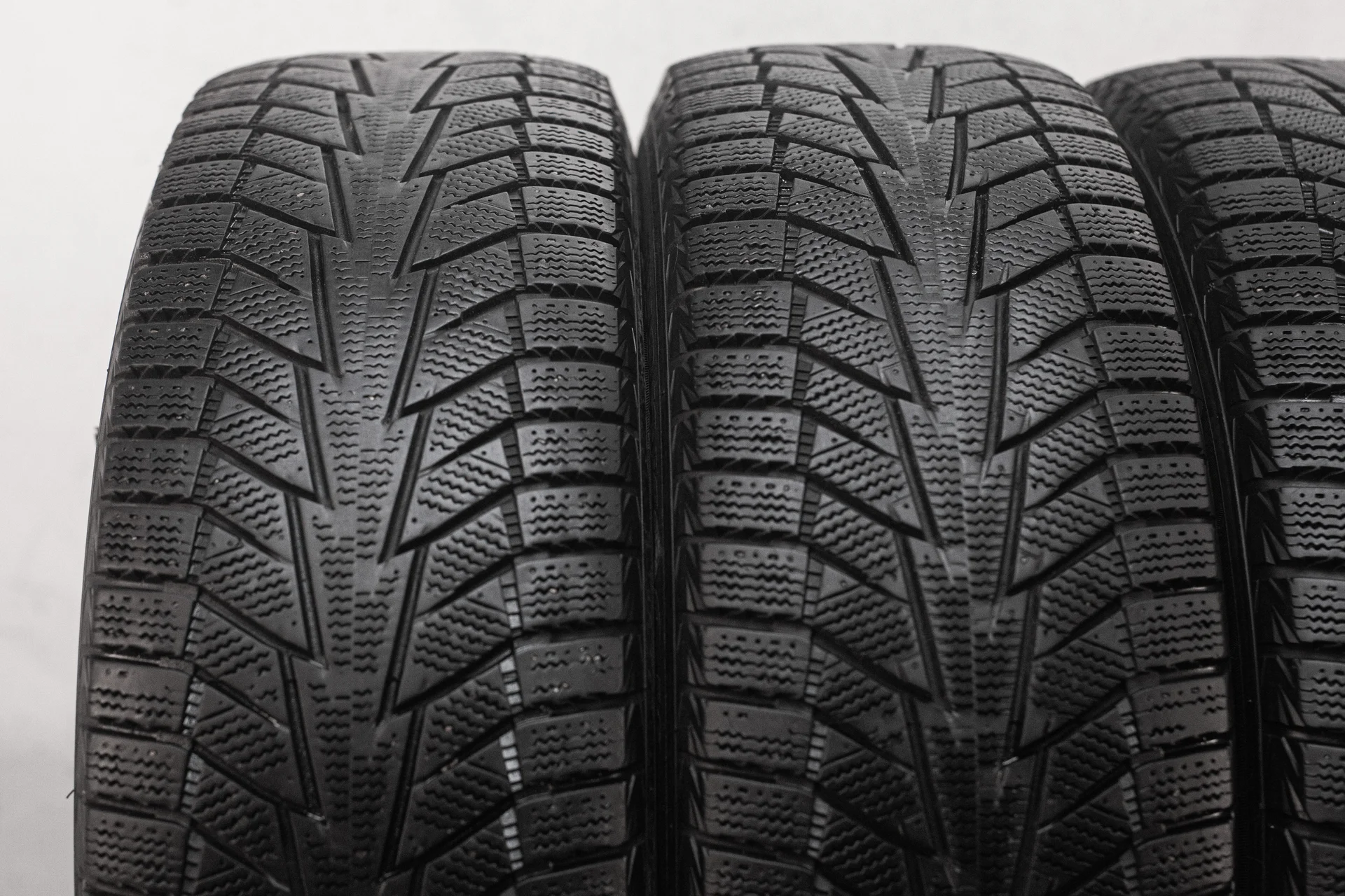 Hankook Winter I*Cept IZ2 215/65 R17 99T - миниатюра 5