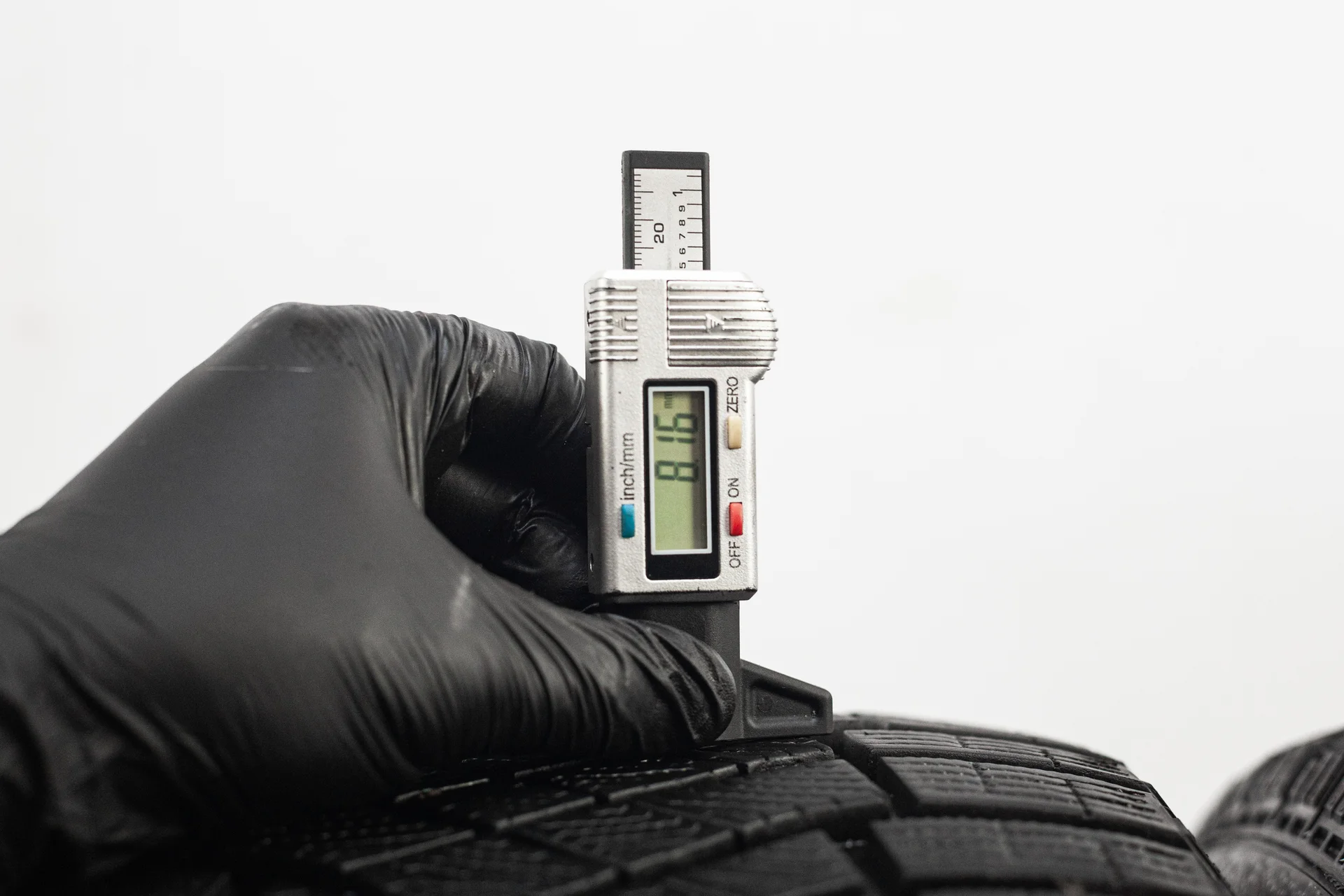 Pirelli Ice Zero Friction 235/55 R18 104T XL - миниатюра 3