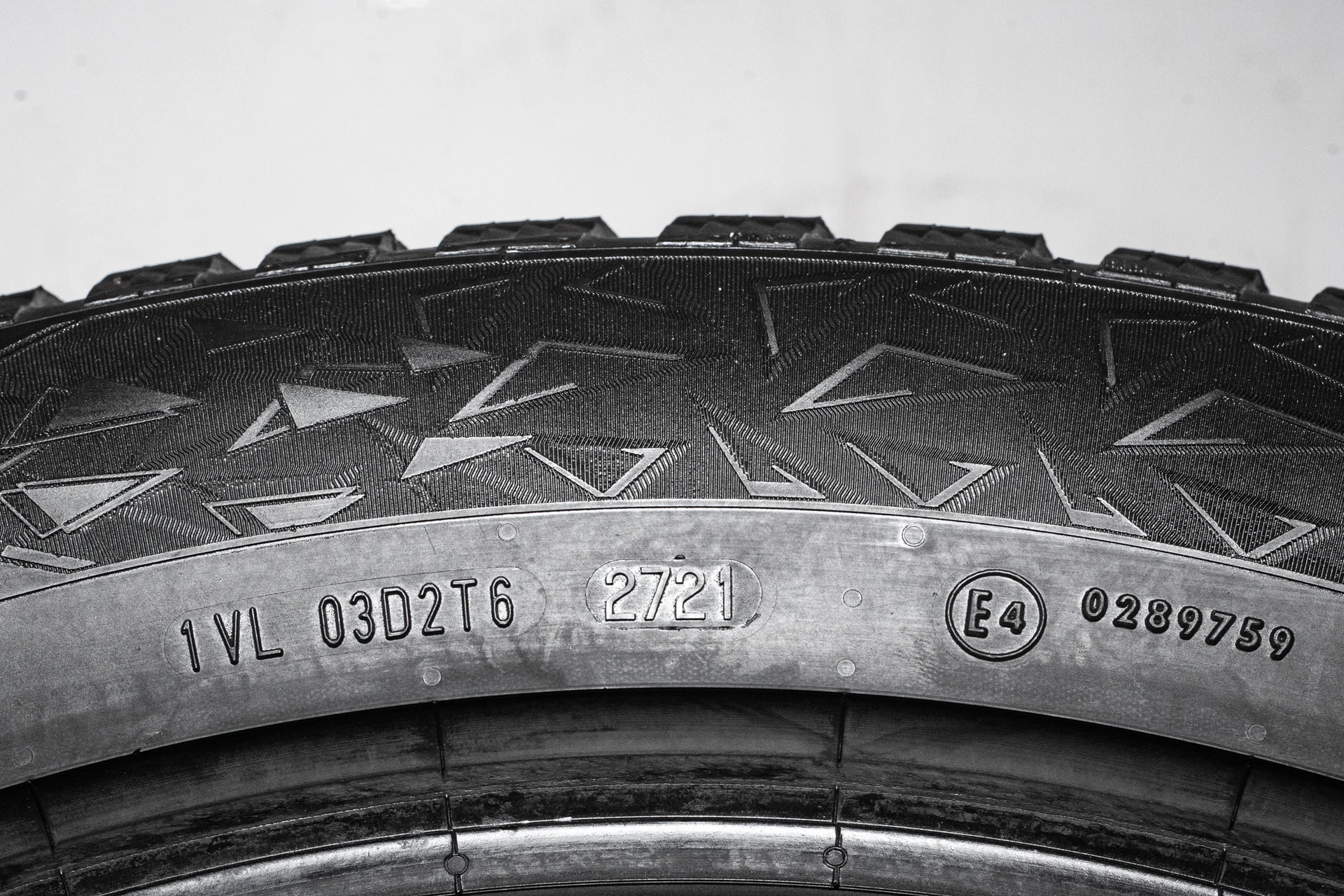 Continental IceContact 3 235/55 R20 105T - миниатюра 9