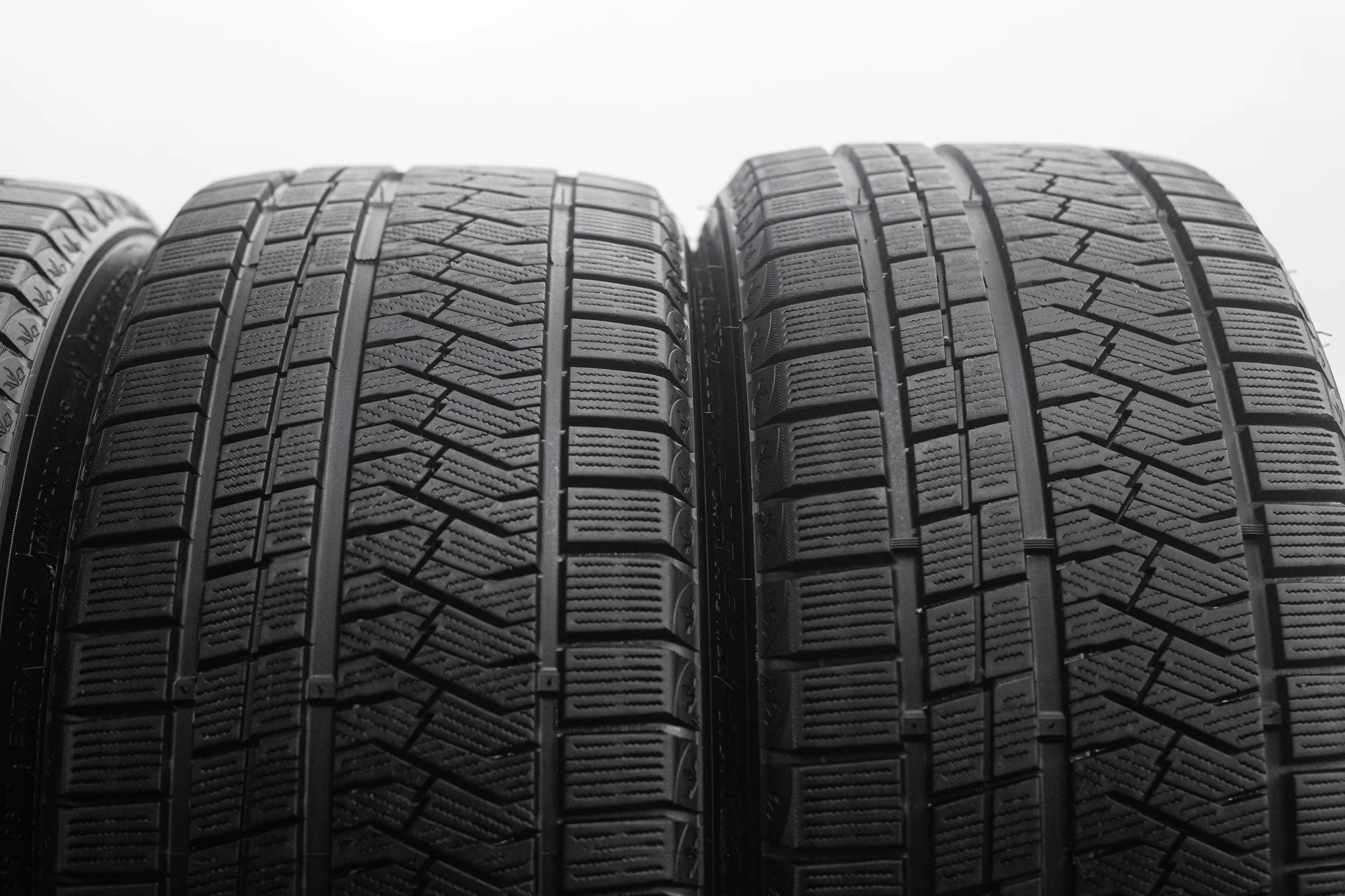 Triangle Snow Link TWT02 235/40 R19 96W XL - миниатюра 4