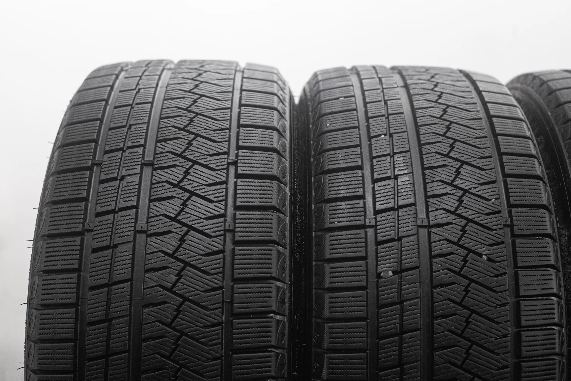 Triangle Snow Link TWT02 235/40 R19 96W XL - миниатюра 5