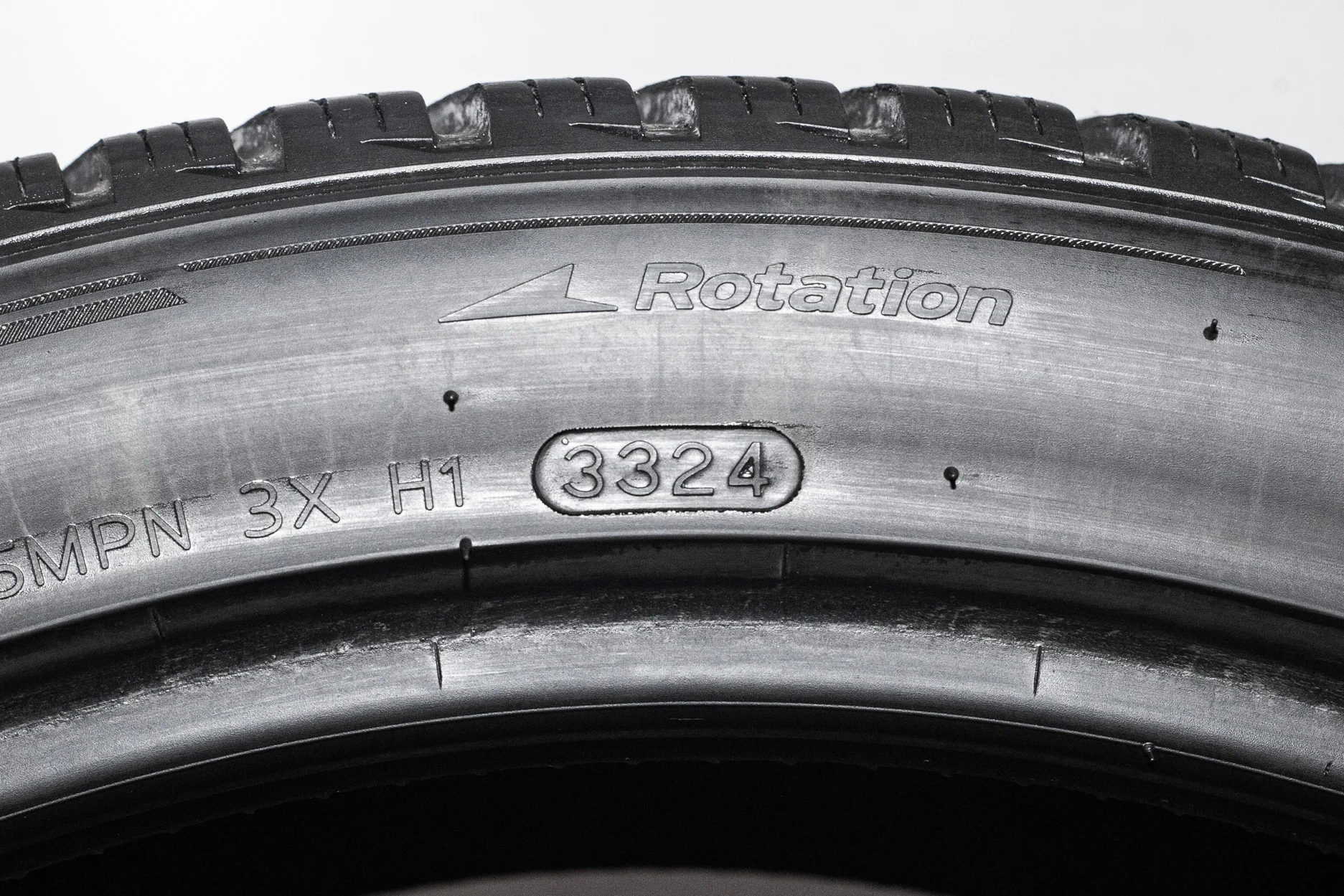 Hankook W330A i cept Evo3 265/40 R22 106W - миниатюра 10