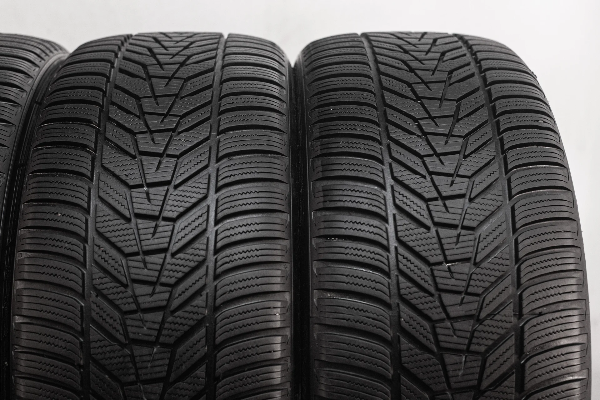 Hankook W330A i cept Evo3 265/40 R22 106W - миниатюра 4