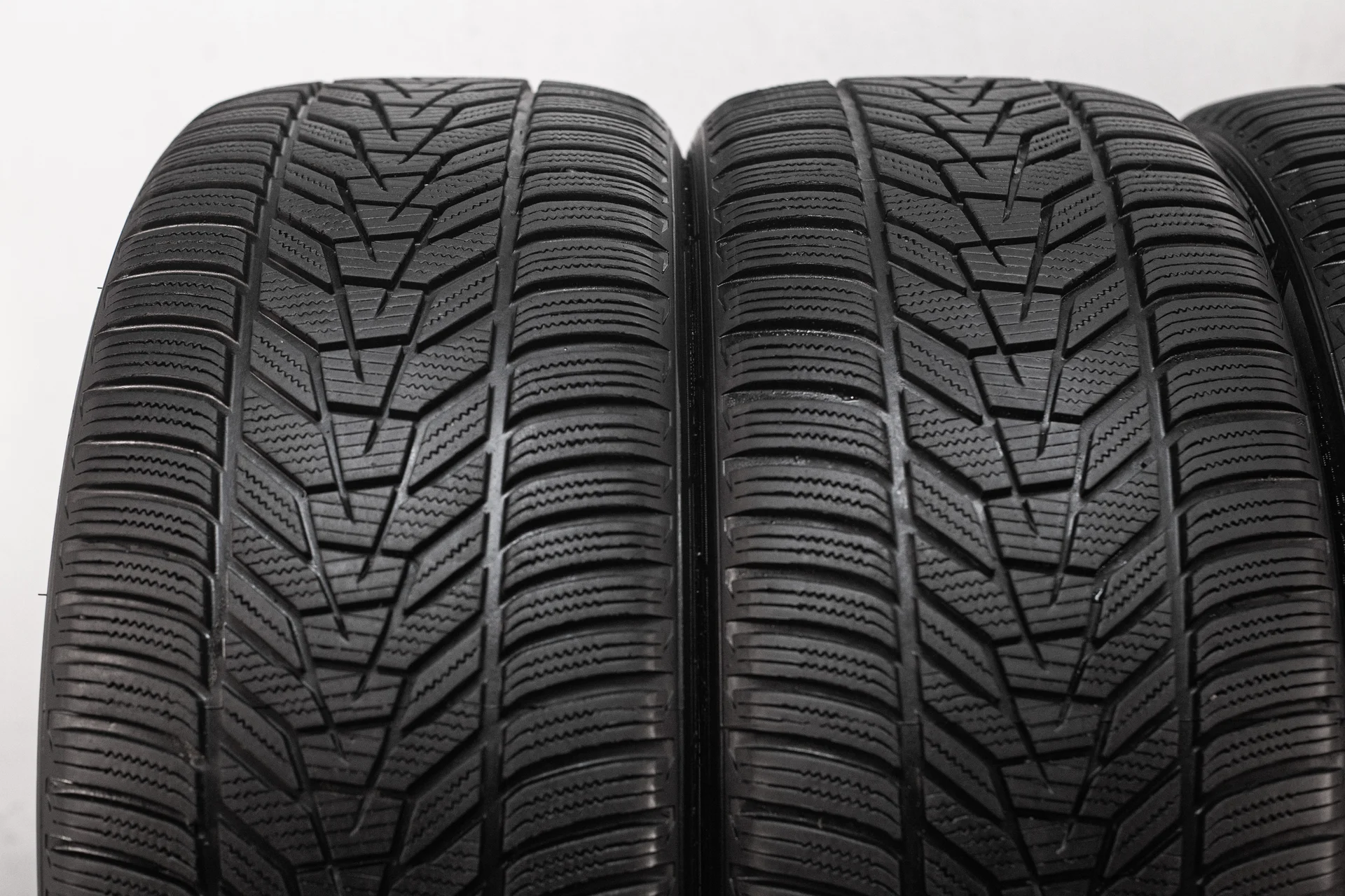 Hankook W330A i cept Evo3 265/40 R22 106W - миниатюра 5