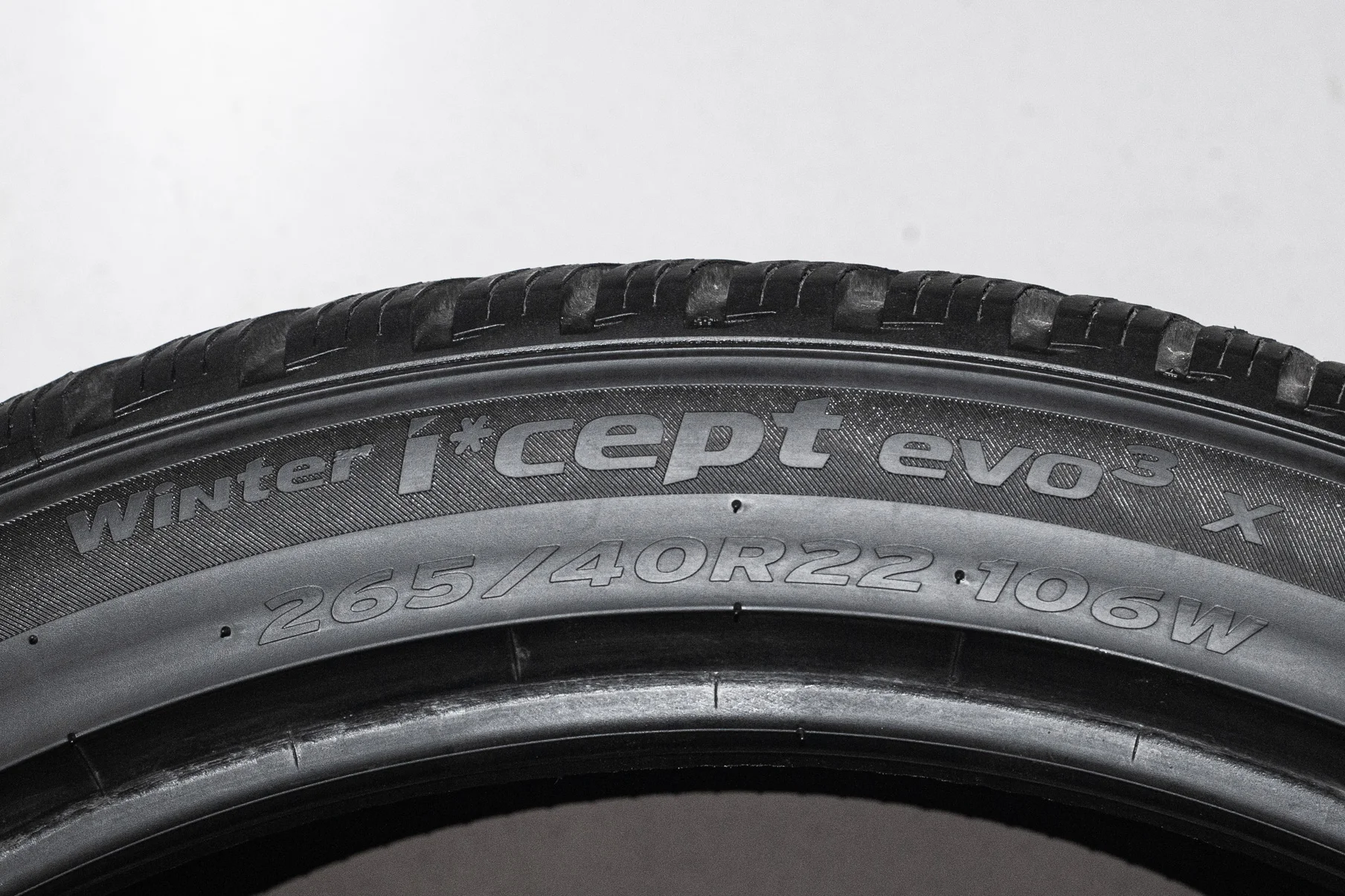 Hankook W330A i cept Evo3 265/40 R22 106W - миниатюра 7