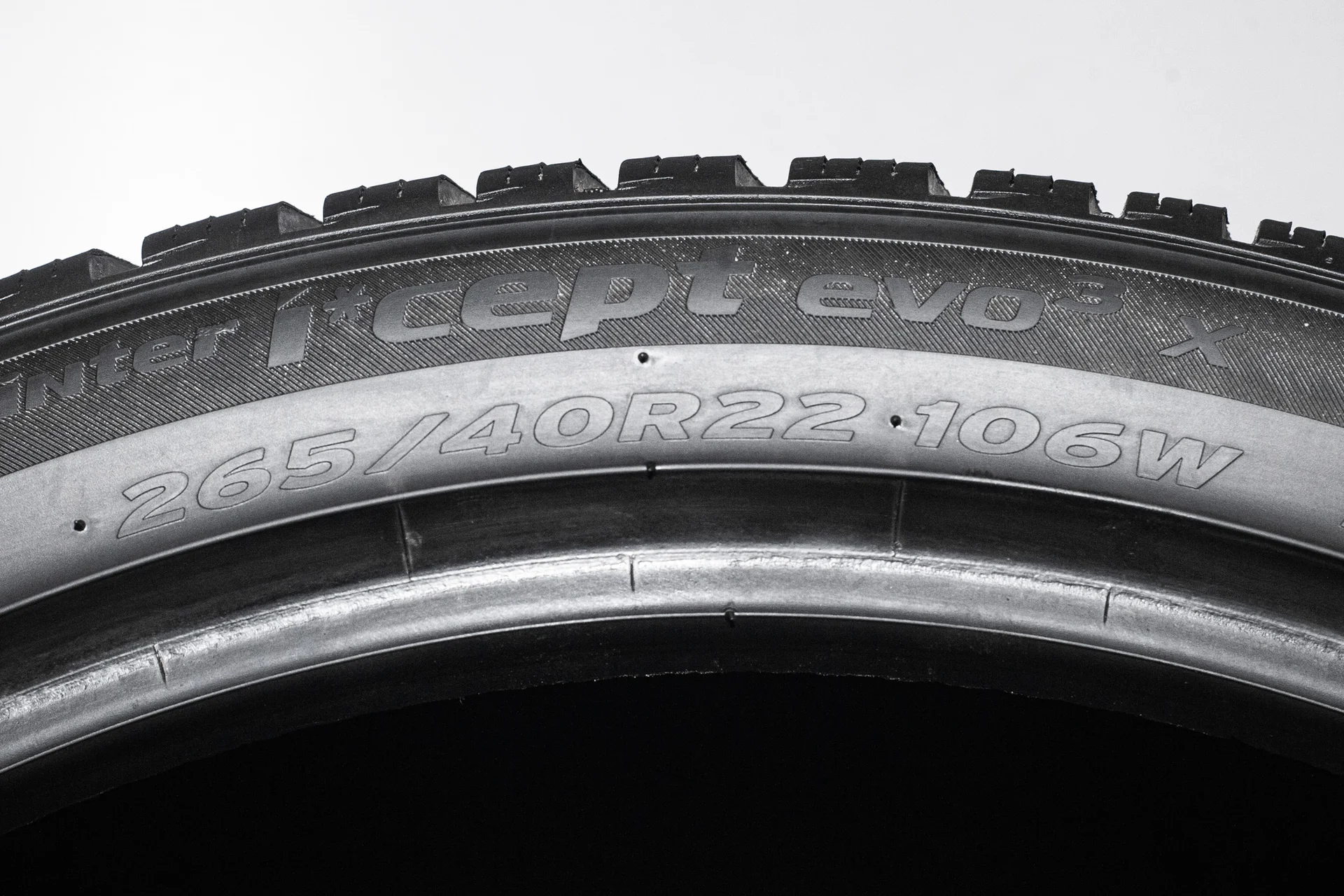 Hankook W330A i cept Evo3 265/40 R22 106W - миниатюра 8