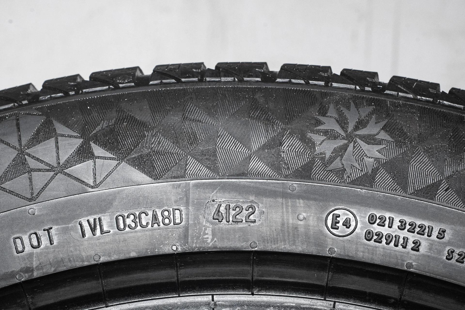 Continental VikingContact 7 235/60 R20 108T - миниатюра 9
