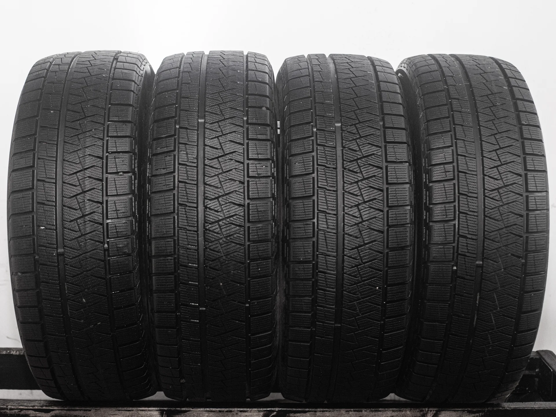 Formula Ice Friction 235/55 R19 105H XL - изображение 1