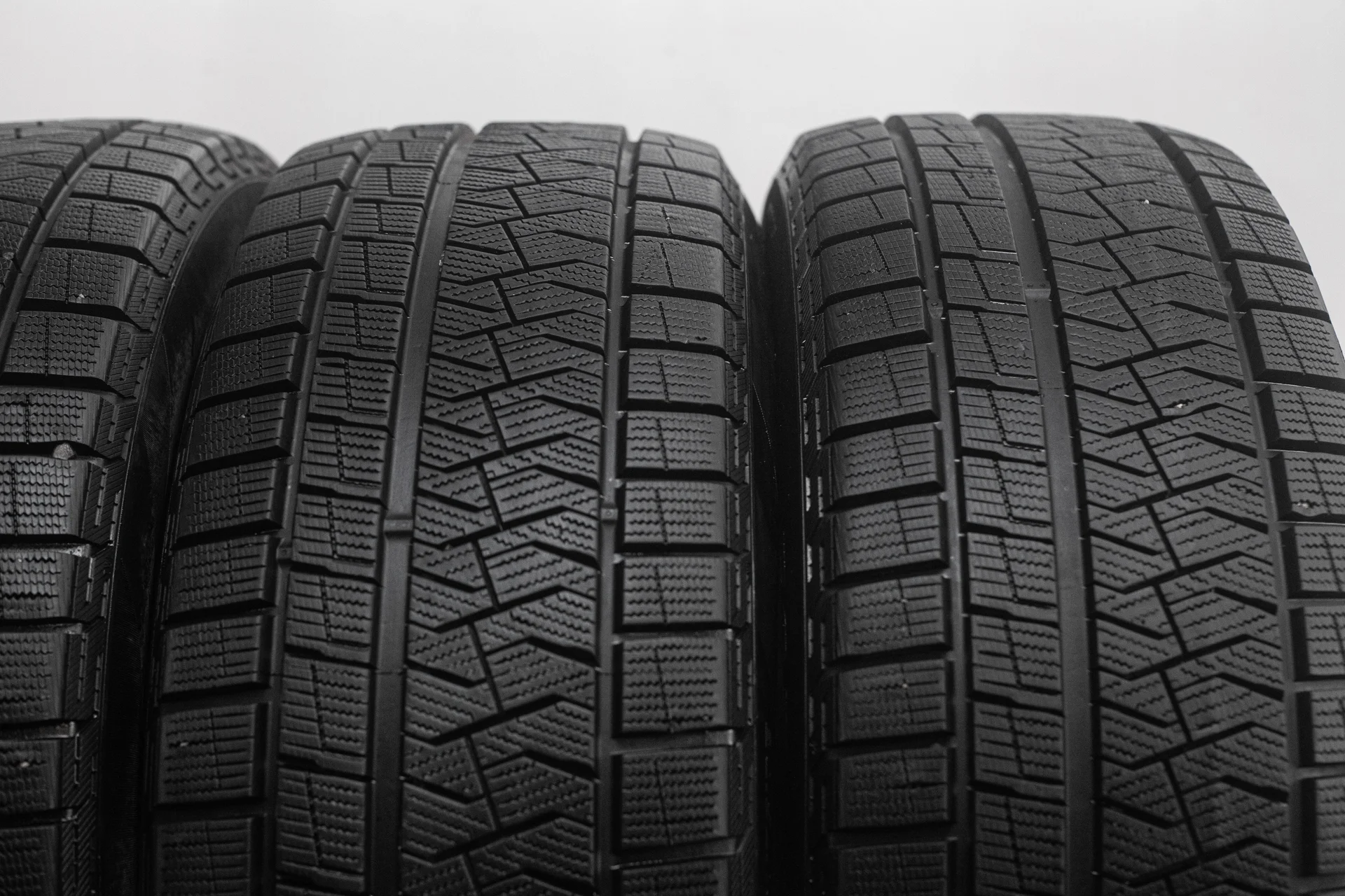 Formula Ice Friction 235/55 R19 105H XL - миниатюра 4