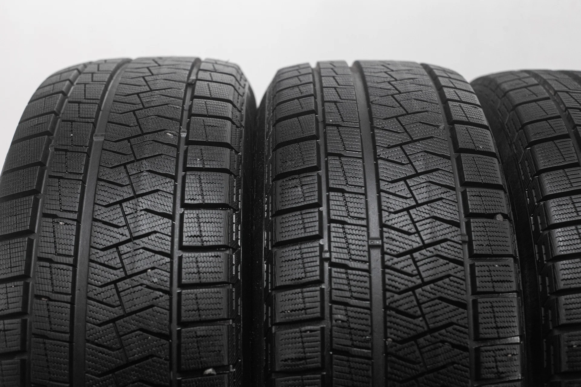 Formula Ice Friction 235/55 R19 105H XL - миниатюра 5