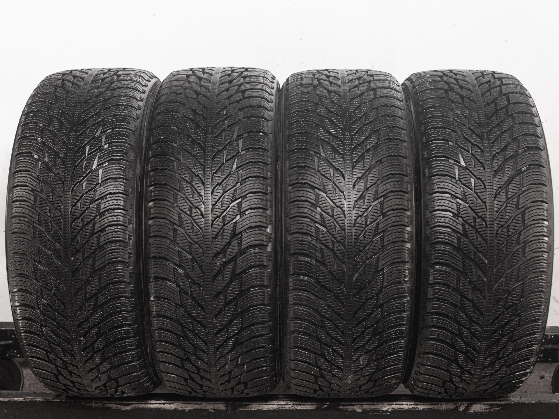 Nokian Hakkapeliitta R3 SUV 255/50 R20 109R - изображение 1