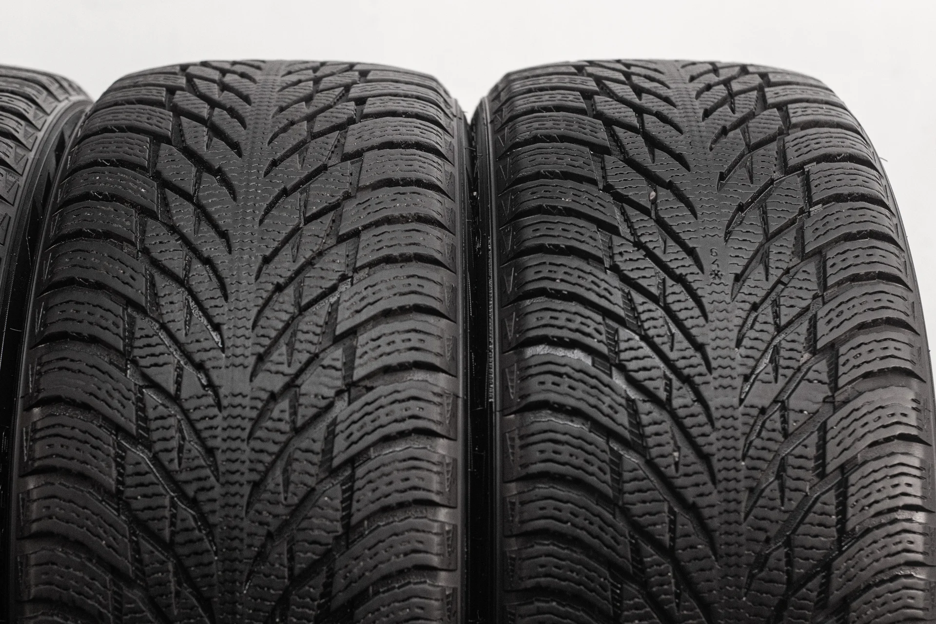 Nokian Hakkapeliitta R3 235/45 R18 98T - миниатюра 4