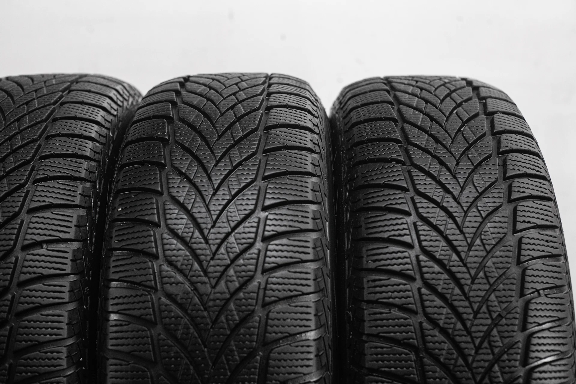 Goodyear UltraGrip Ice 2 215/60 R16 99T XL - миниатюра 4