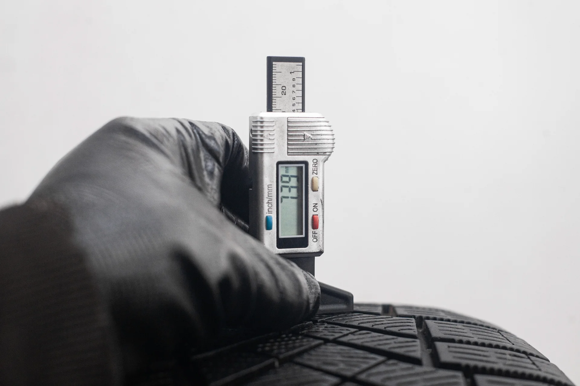 Pirelli Ice Zero FR 225/50 R17 98T - миниатюра 2
