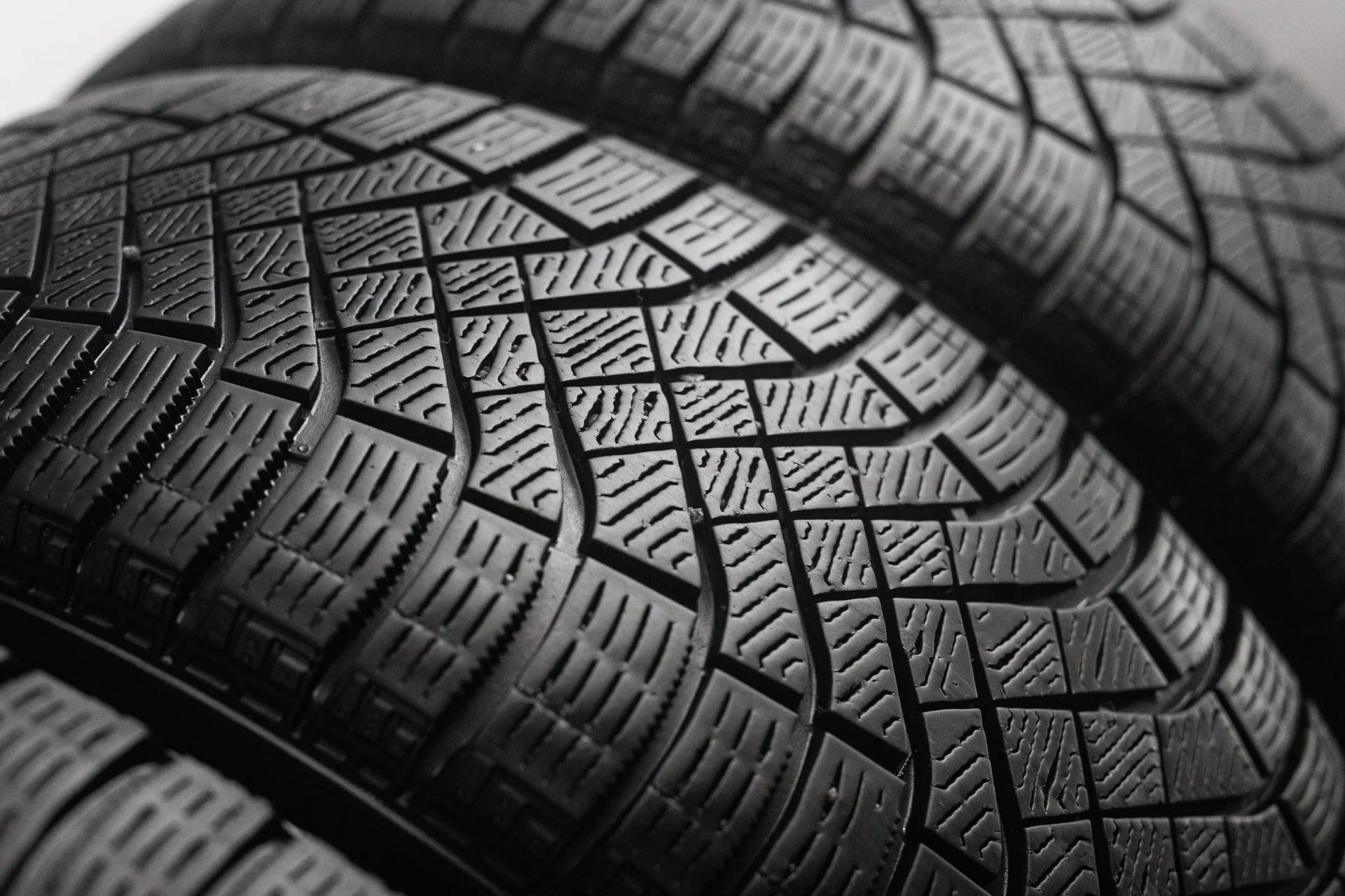 Pirelli Ice Zero FR 225/50 R17 98T - миниатюра 3