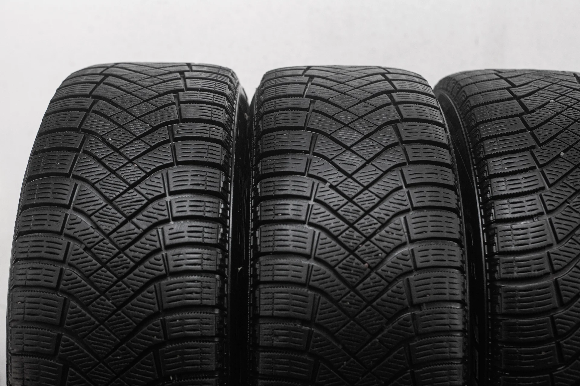Pirelli Ice Zero FR 225/50 R17 98T - миниатюра 5