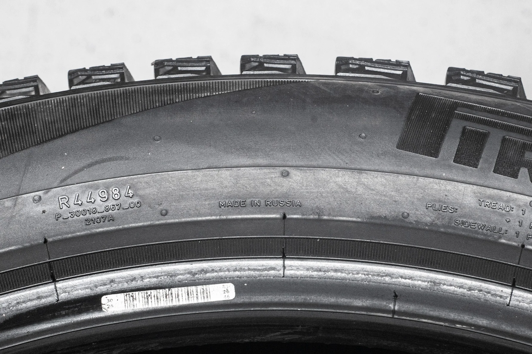 Pirelli Scorpion Ice Zero 2 255/45 R20 105H - миниатюра 10