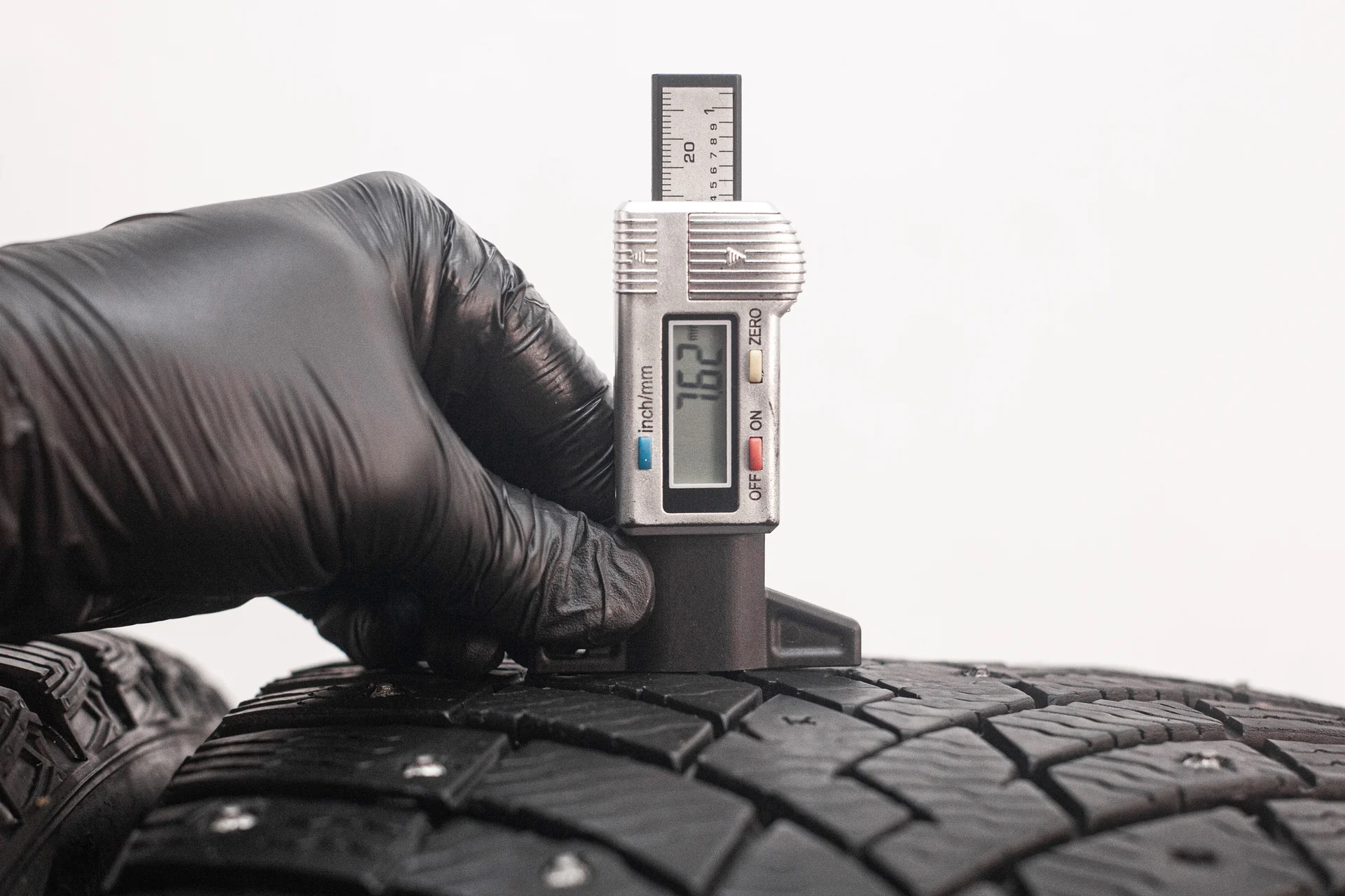 Pirelli Scorpion Ice Zero 2 255/45 R20 105H - миниатюра 2
