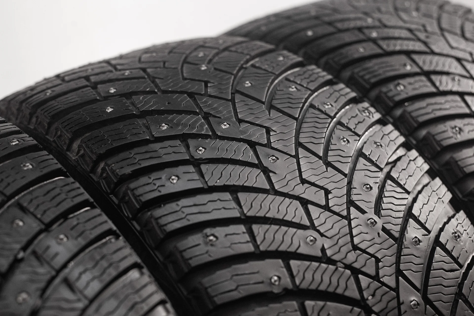 Pirelli Scorpion Ice Zero 2 255/45 R20 105H - миниатюра 3
