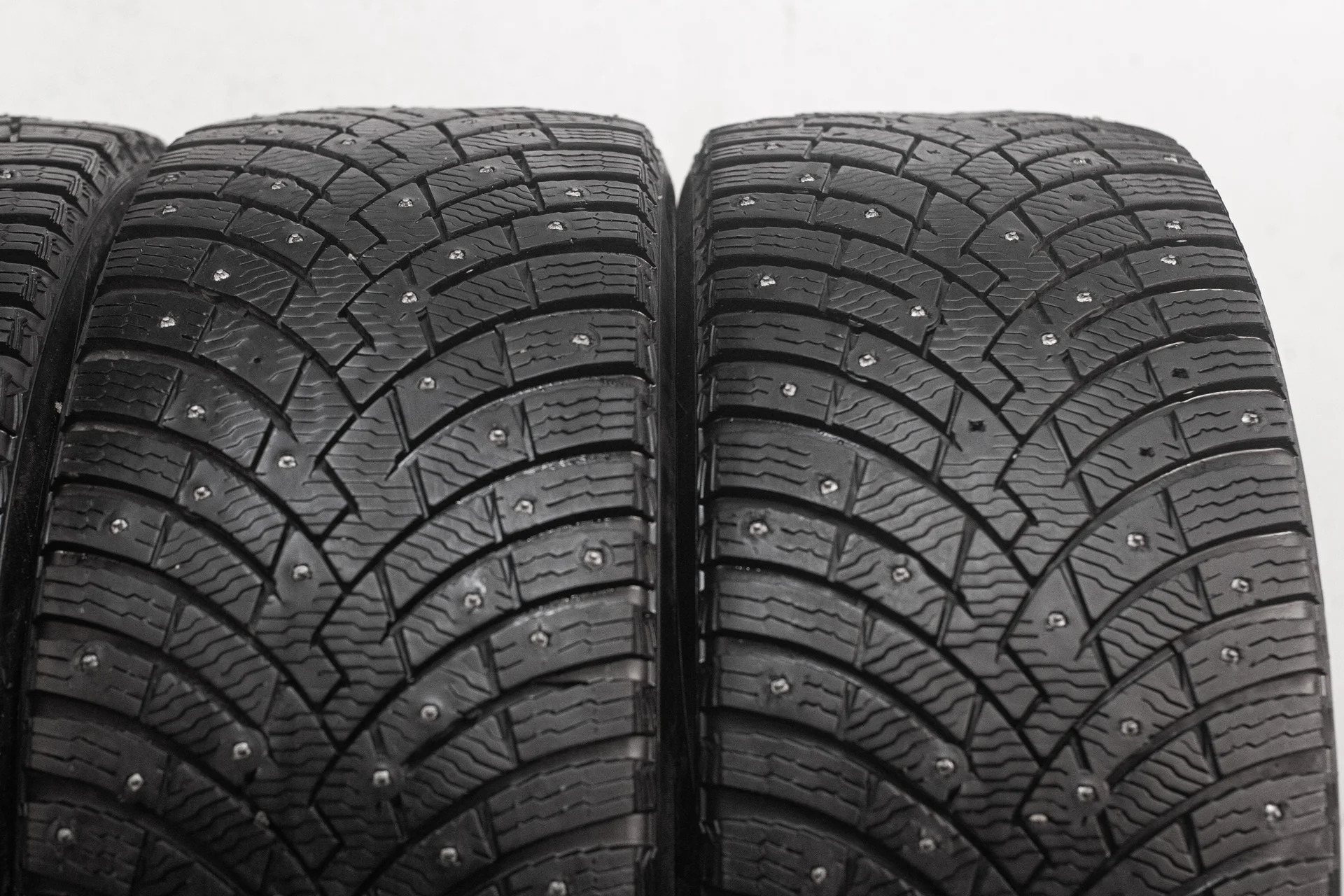 Pirelli Scorpion Ice Zero 2 255/45 R20 105H - миниатюра 4