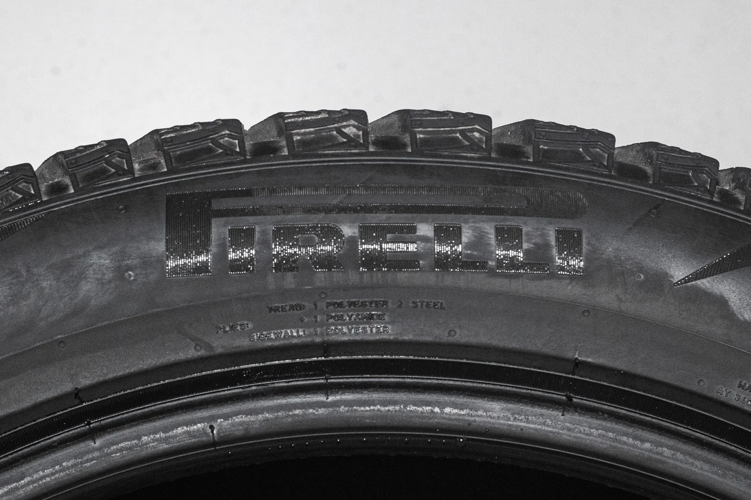 Pirelli Scorpion Ice Zero 2 255/45 R20 105H - миниатюра 6
