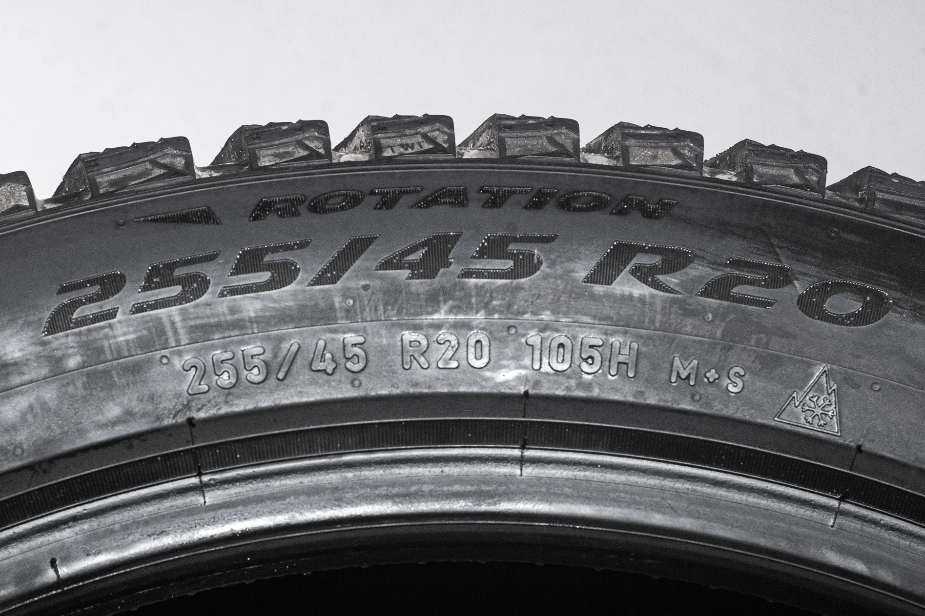 Pirelli Scorpion Ice Zero 2 255/45 R20 105H - миниатюра 8