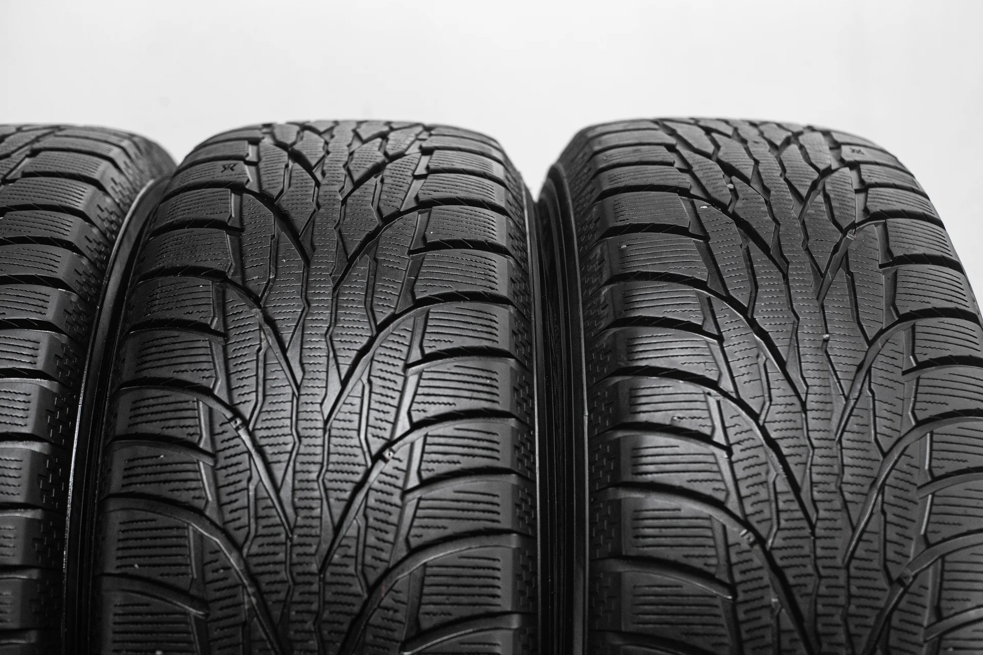 Kumho Wintercraft SUV Ice WS51 265/60 R18 114T XL - миниатюра 4