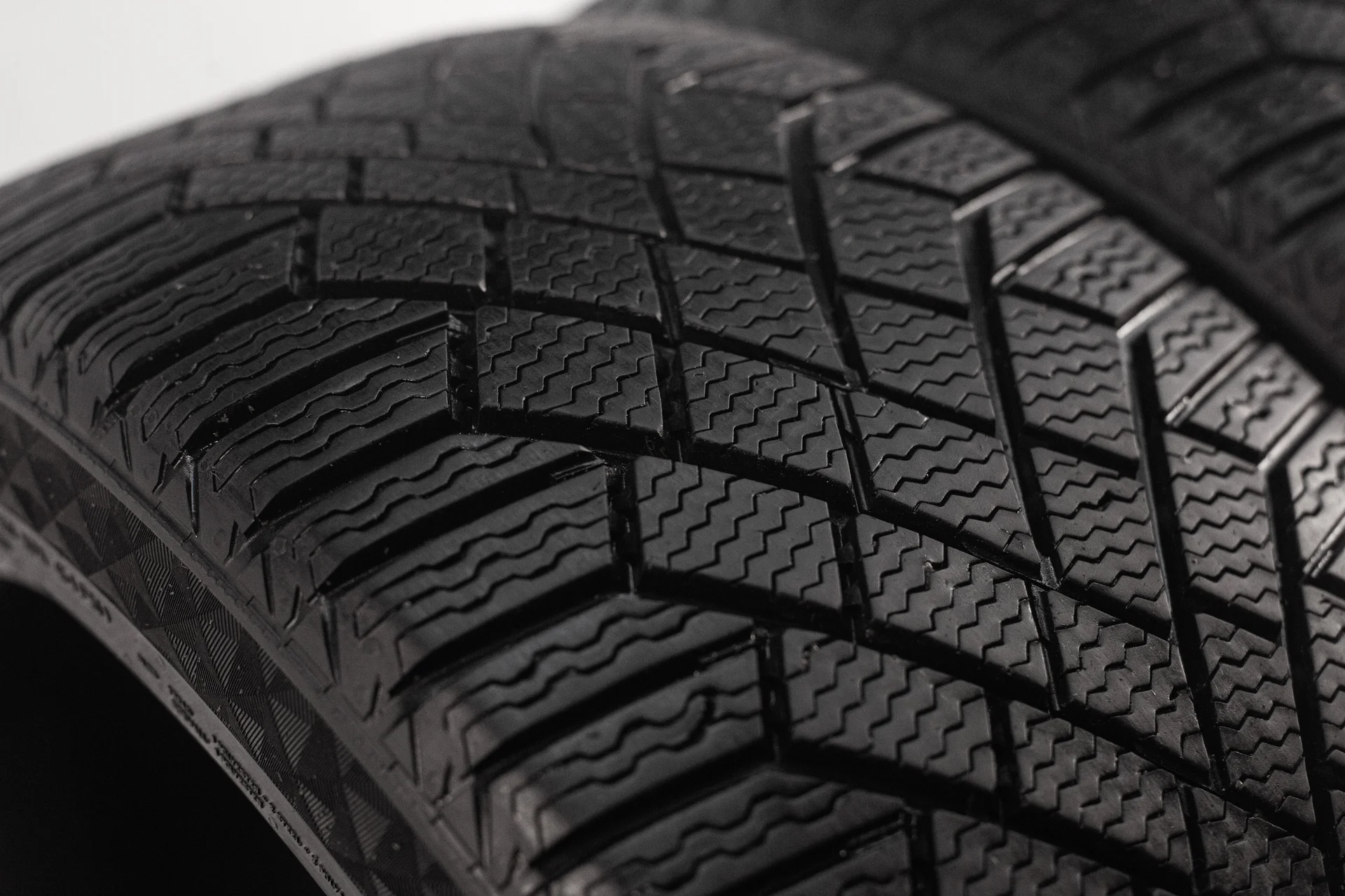 [2] Continental ContiVikingContact 7 225/45 R19 96T - миниатюра 3