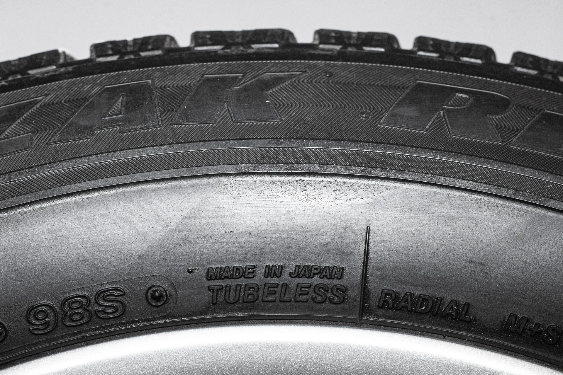 Bridgestone Blizzak Revo GZ 215/65 R16 98S - миниатюра 10