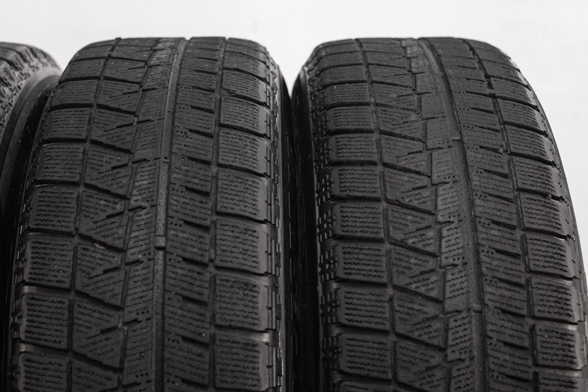 Bridgestone Blizzak Revo GZ 215/65 R16 98S - миниатюра 4
