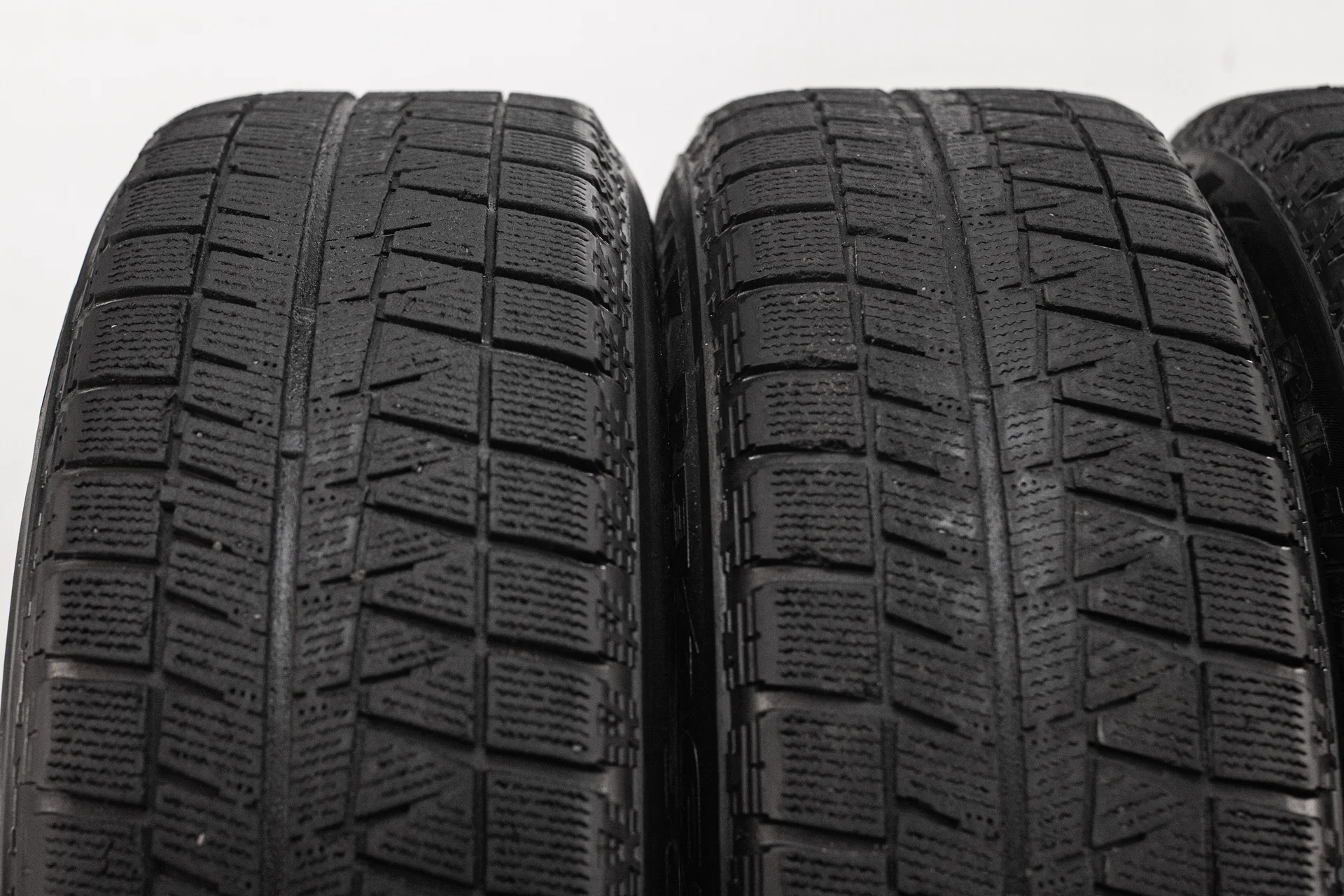 Bridgestone Blizzak Revo GZ 215/65 R16 98S - миниатюра 5
