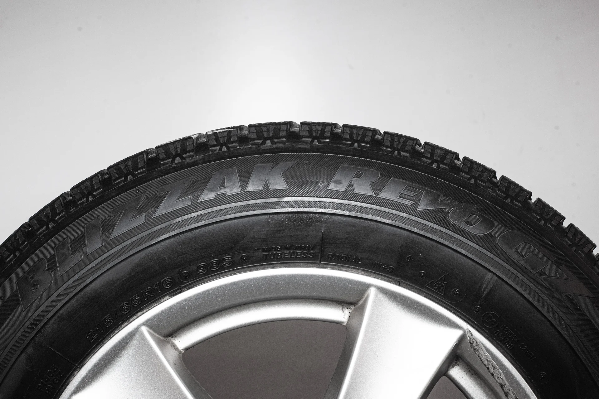 Bridgestone Blizzak Revo GZ 215/65 R16 98S - миниатюра 7