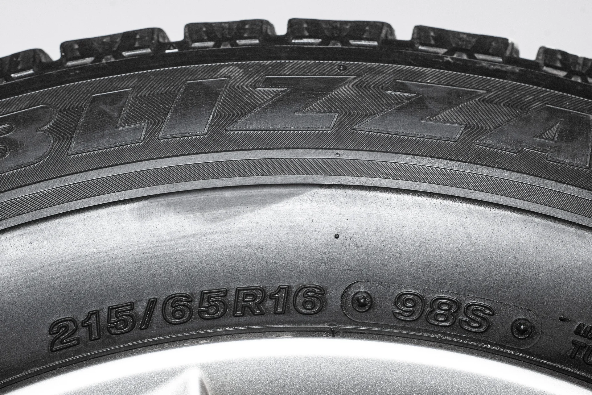 Bridgestone Blizzak Revo GZ 215/65 R16 98S - миниатюра 8