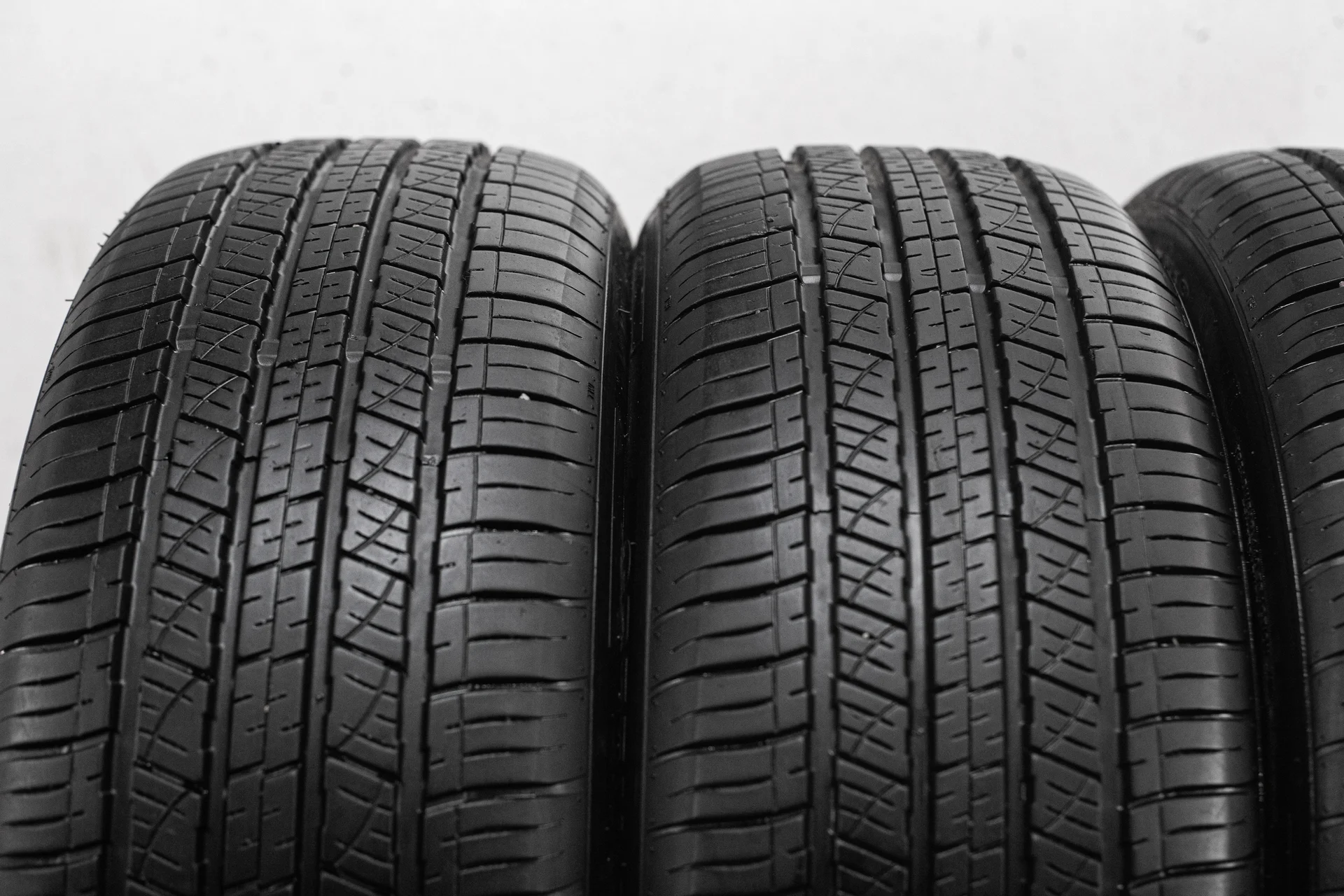 LingLong GreenMax 4x4 HP 215/55 R18 95V XL - миниатюра 5