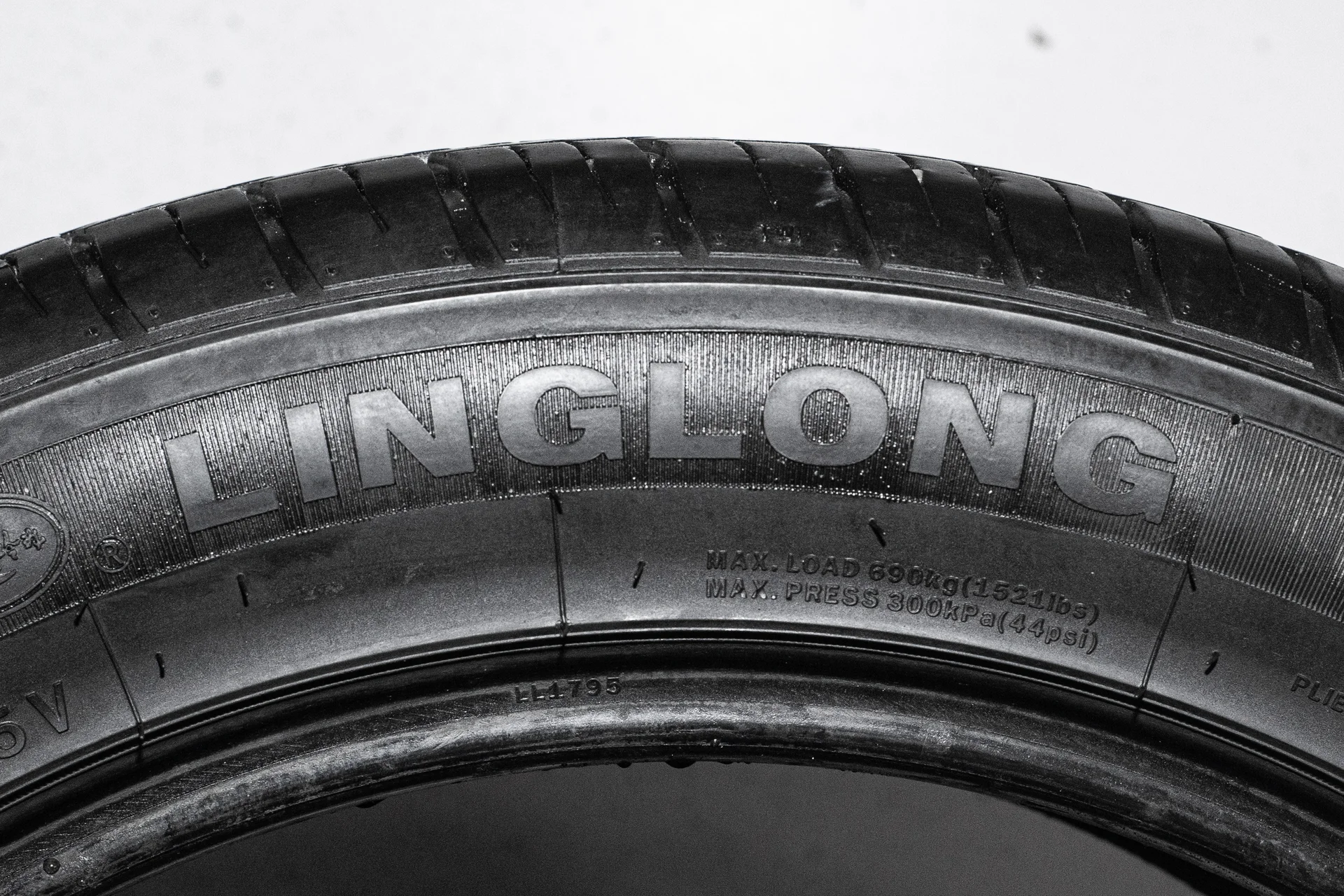 LingLong GreenMax 4x4 HP 215/55 R18 95V XL - миниатюра 8