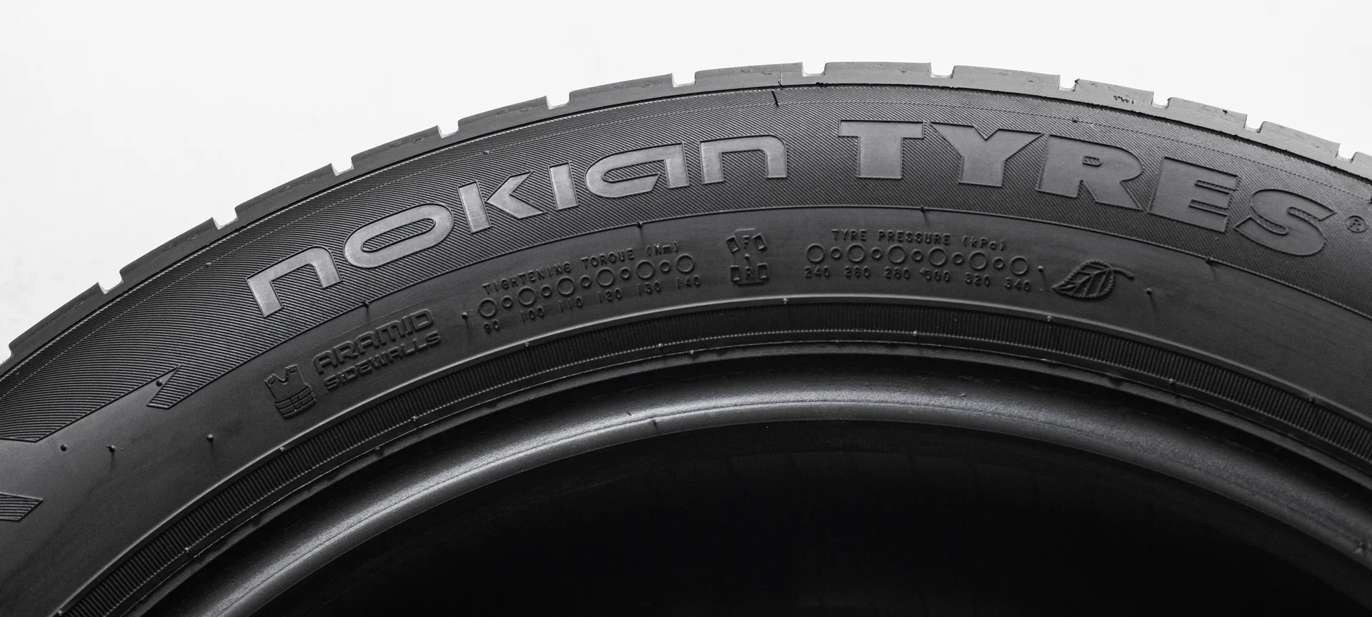 Nokian Hakka Black 2 SUV 235/55 R19 105W - миниатюра 3