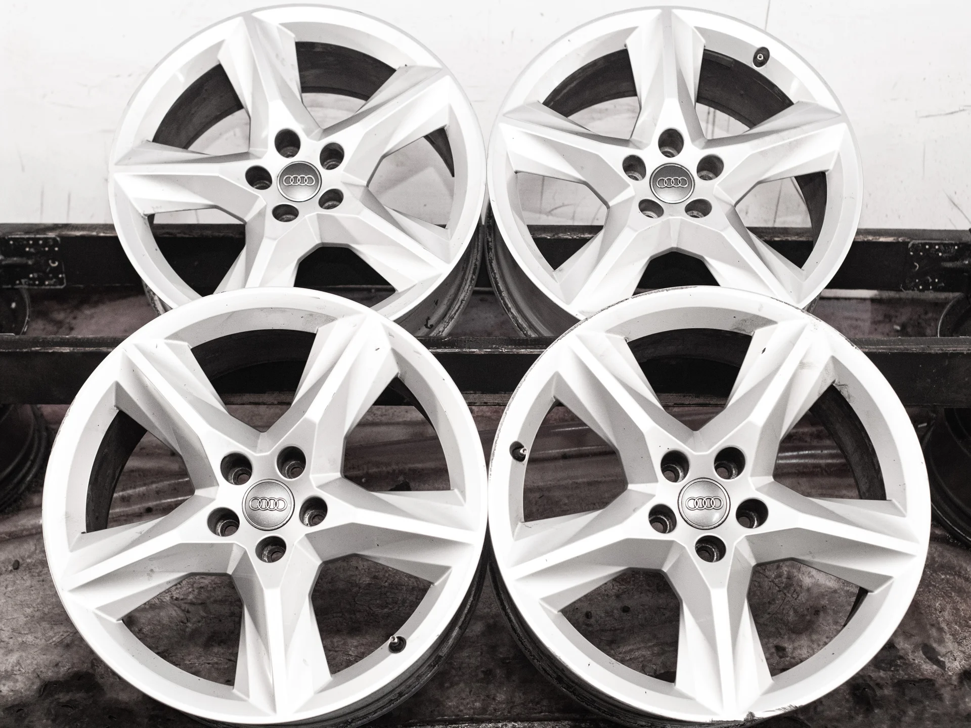 Диски б/y литые R19 Audi Q7 II 4M оригинал 8.5Jx19 ET28 5x112 D66.6