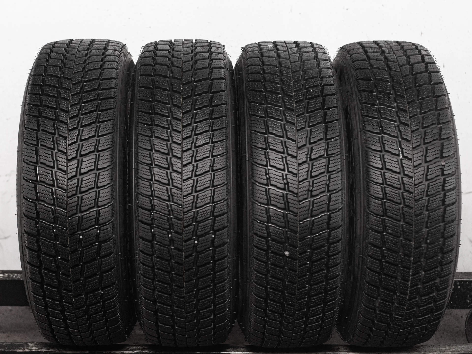 Nexen Winguard SUV 215/70 R16 100T - изображение 1