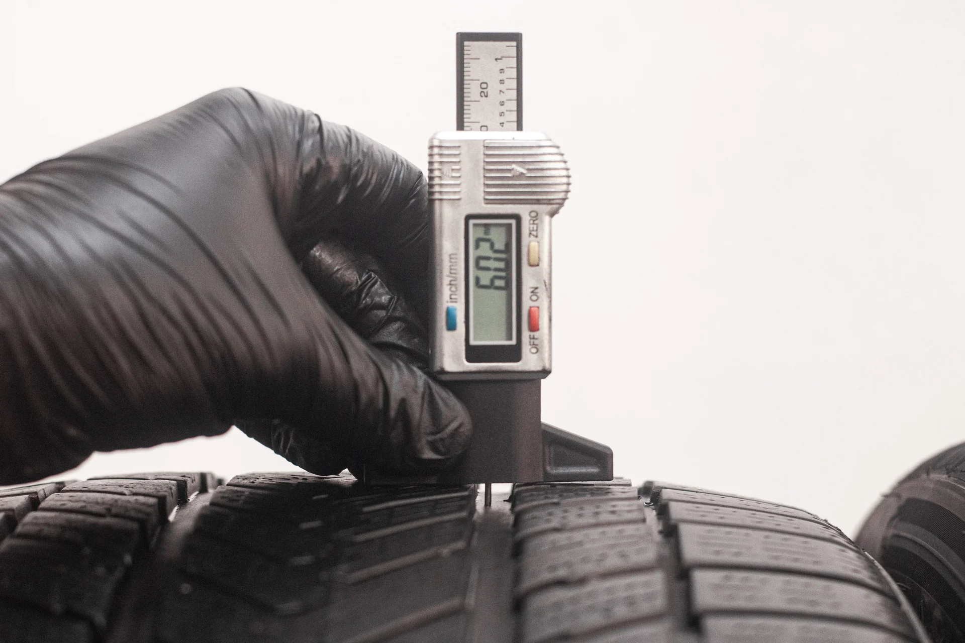 Gripmax SureGrip Pro Winter 245/40 R18 97V + 265/35 R18 97V - миниатюра 3