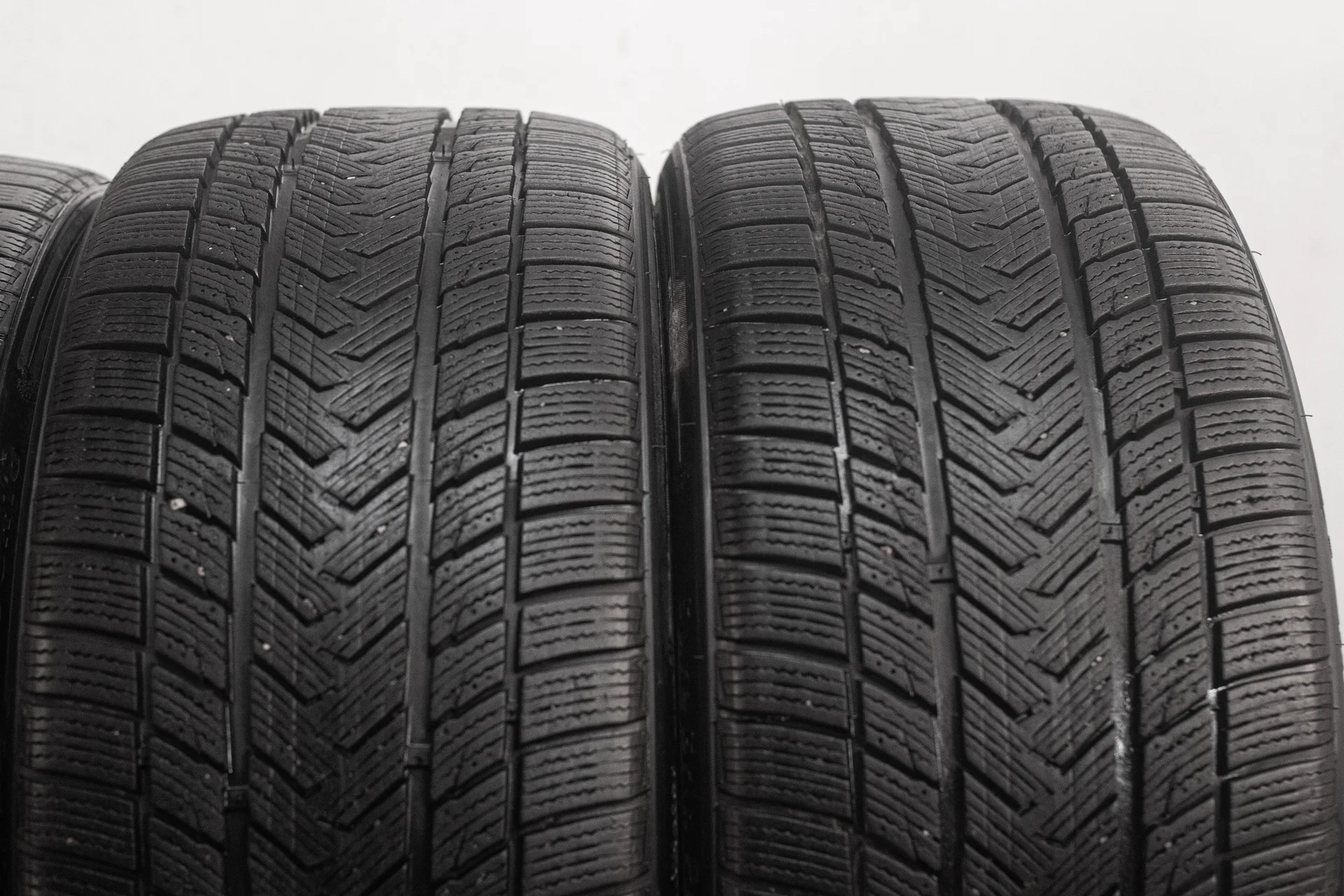 Gripmax SureGrip Pro Winter 245/40 R18 97V + 265/35 R18 97V - миниатюра 5