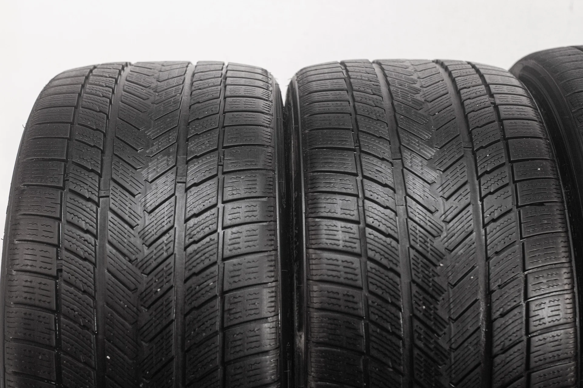 Gripmax SureGrip Pro Winter 245/40 R18 97V + 265/35 R18 97V - миниатюра 6