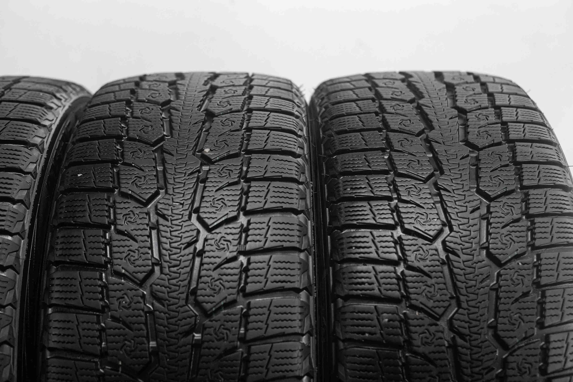 Toyo Observe GSI6 HP 235/45 R18 98V XL - миниатюра 4